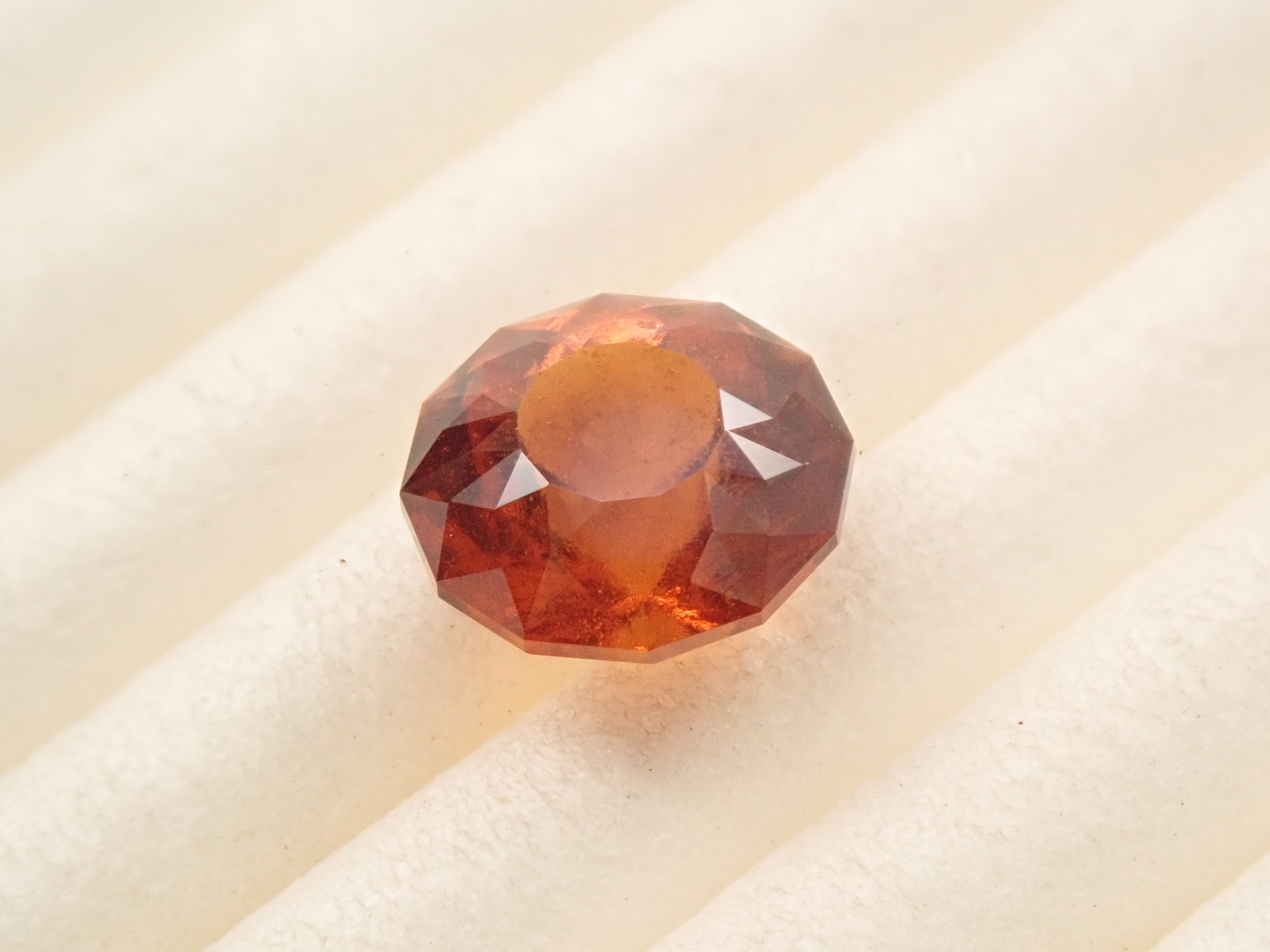 【12561623掲載】スリランカ産ヘソナイトガーネット 1.353ctルース