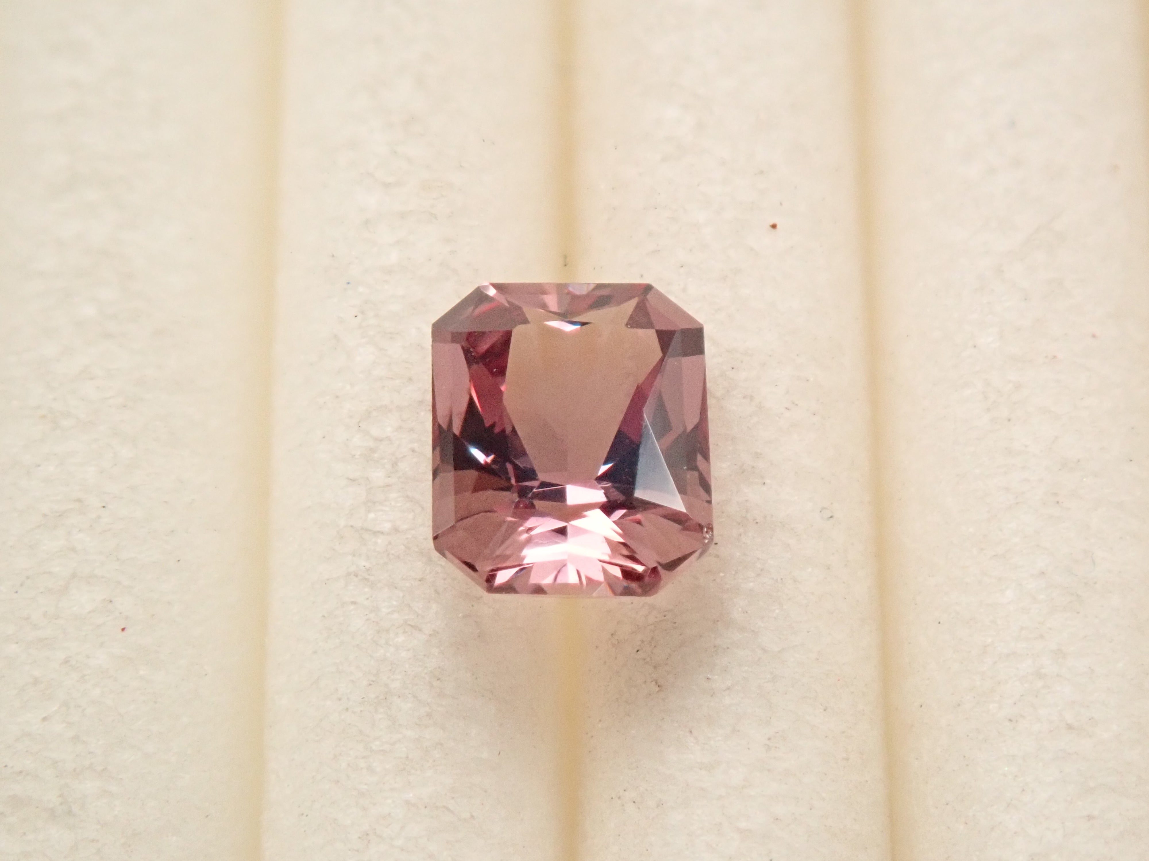 【12561626掲載】タンザニア産カラーチェンジガーネット 0.509ctルース