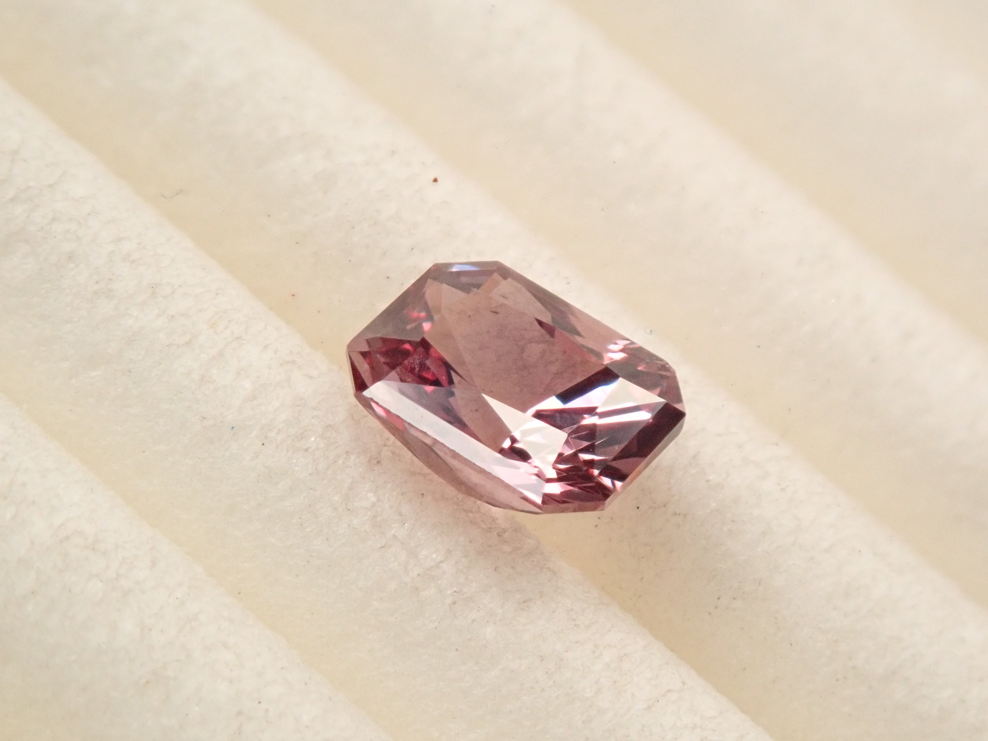 【12561626掲載】タンザニア産カラーチェンジガーネット 0.509ctルース