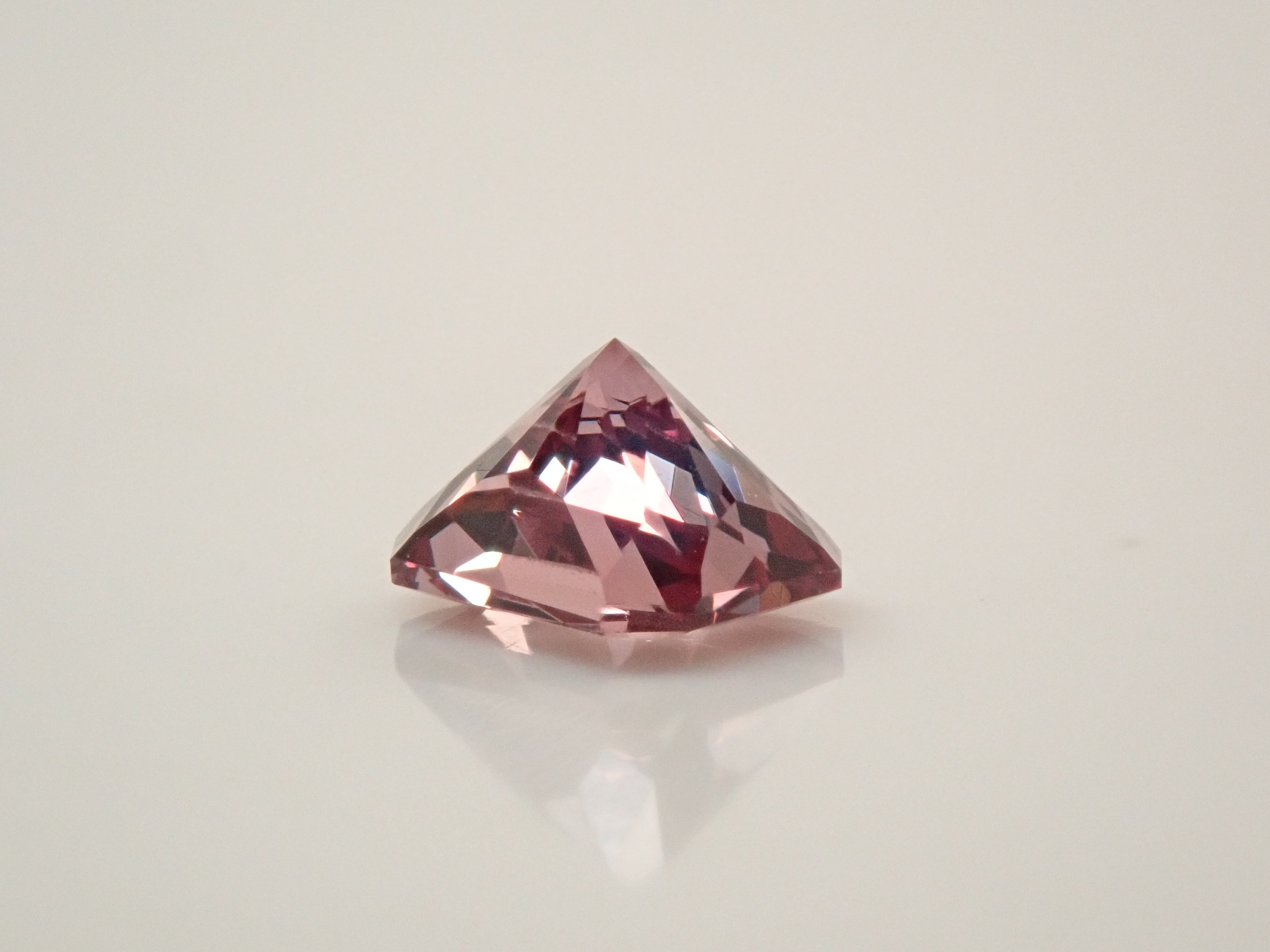 【12561626掲載】タンザニア産カラーチェンジガーネット 0.509ctルース