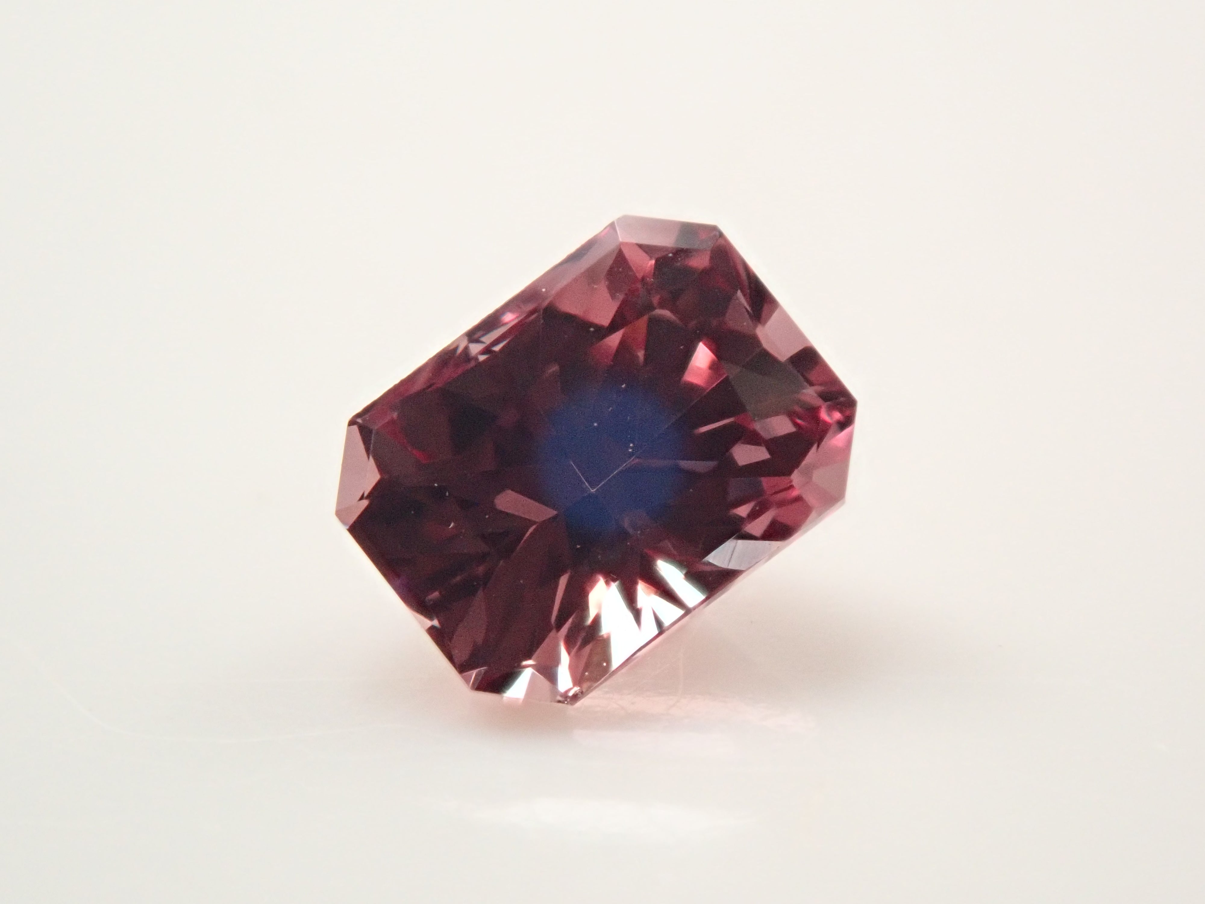 【2/26 22時販売】タンザニア産カラーチェンジガーネット 0.509ctルース