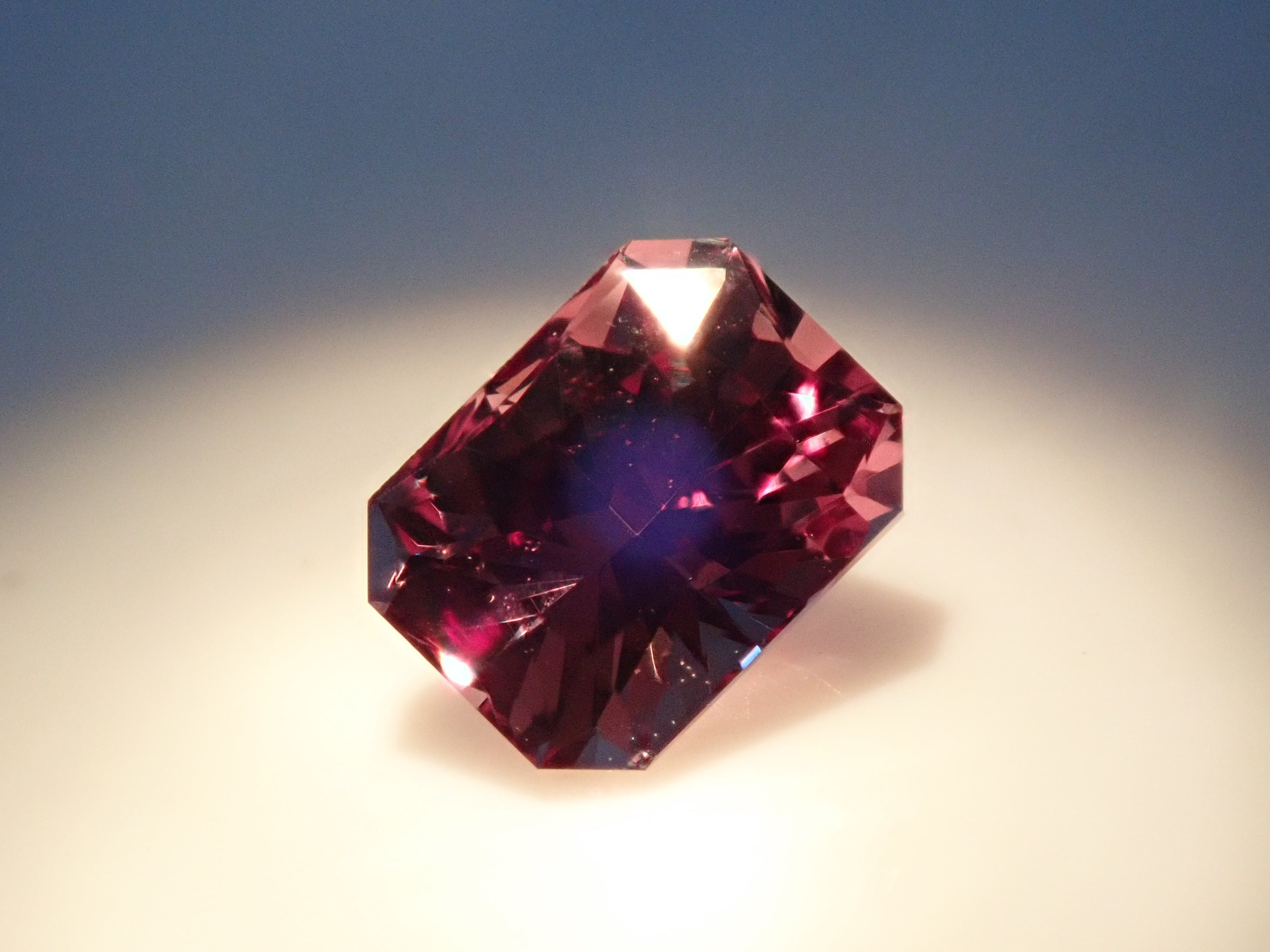 【2/26 22時販売】タンザニア産カラーチェンジガーネット 0.509ctルース