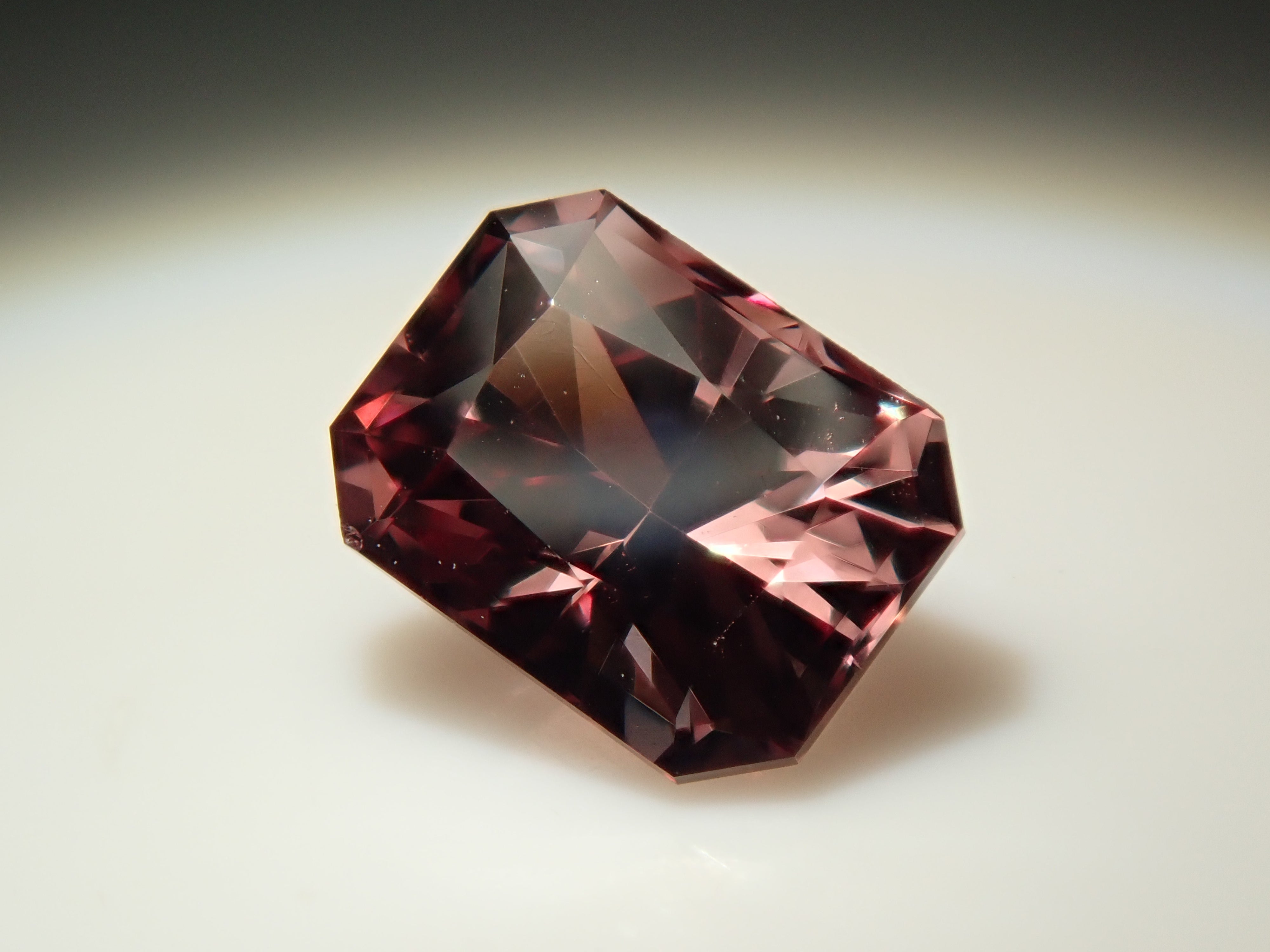 【2/26 22時販売】タンザニア産カラーチェンジガーネット 0.509ctルース