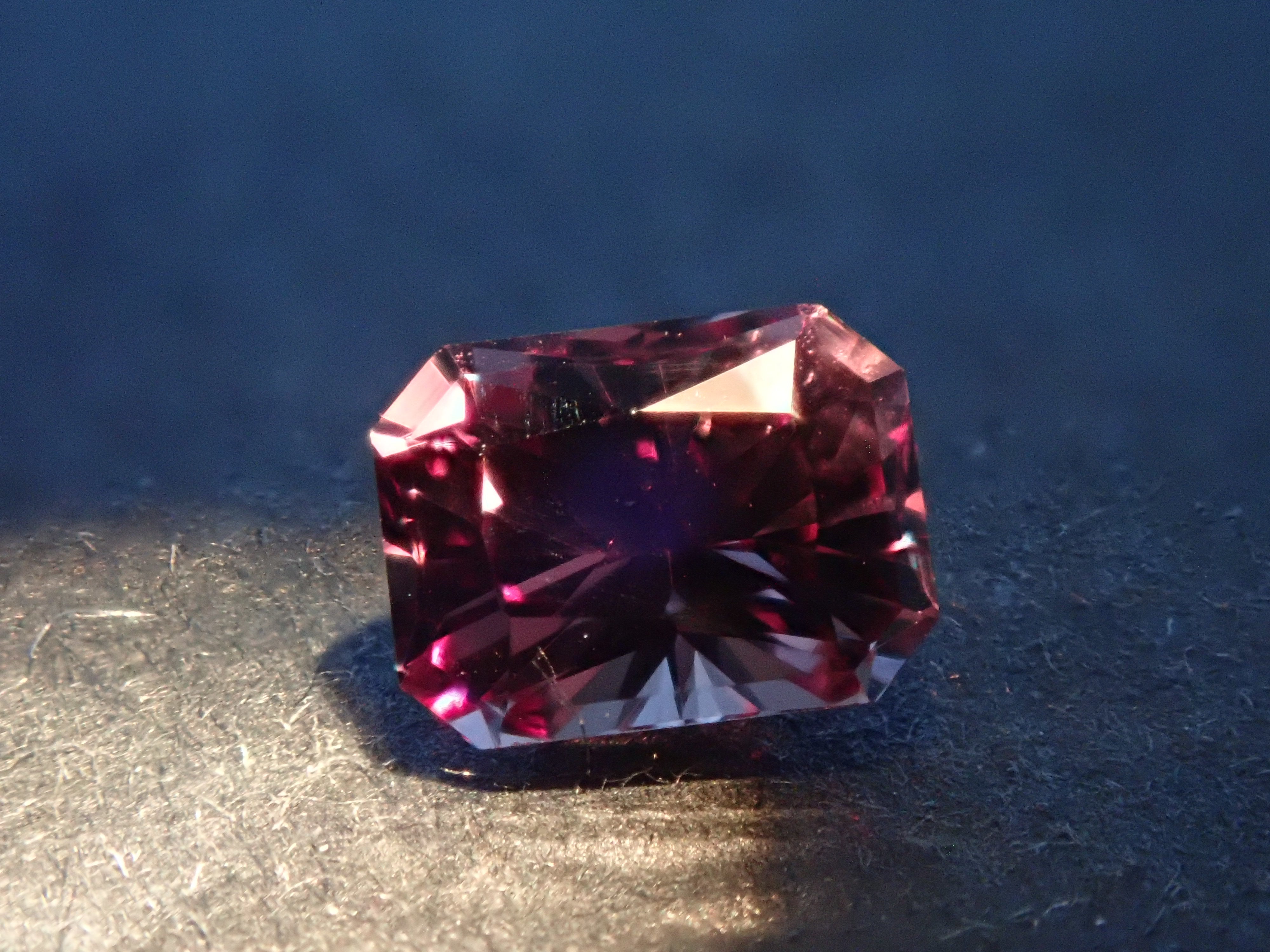 【2/26 22時販売】タンザニア産カラーチェンジガーネット 0.509ctルース