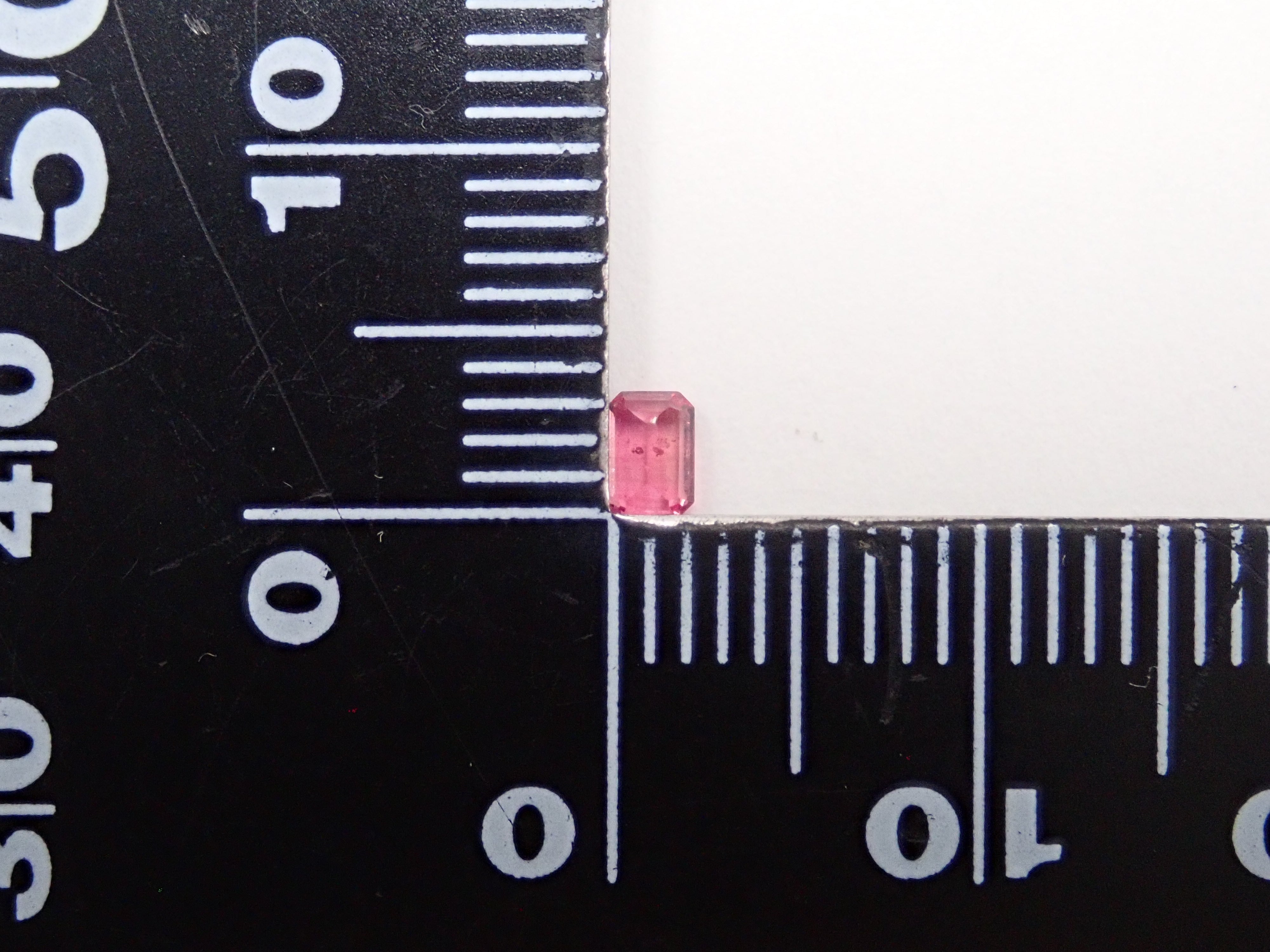 アメリカ産レッドベリル 0.120ctルース