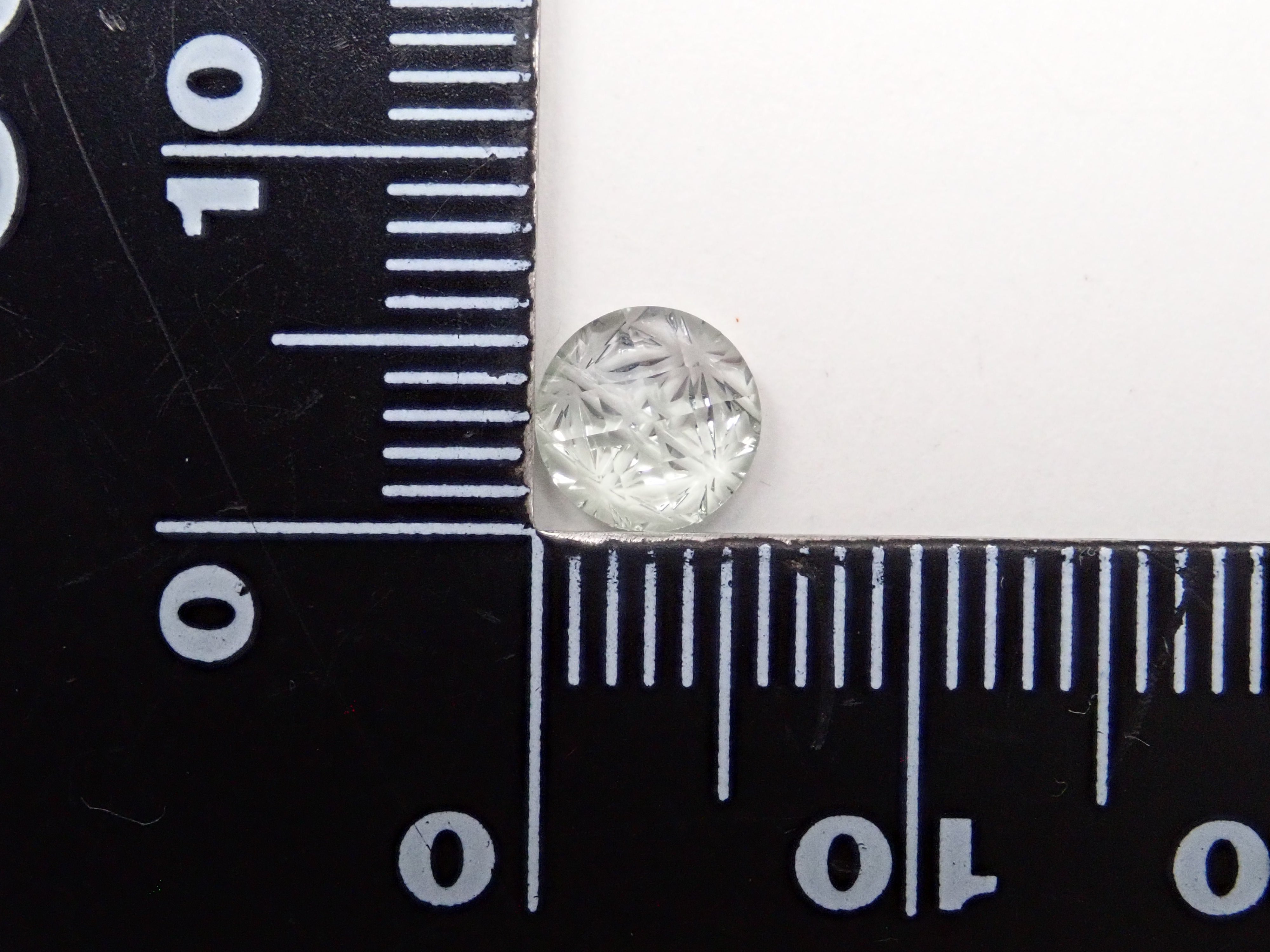 【甲州貴石切子plusthree】グリーンクォーツ 6mm/0.714ctルース ワッペン付