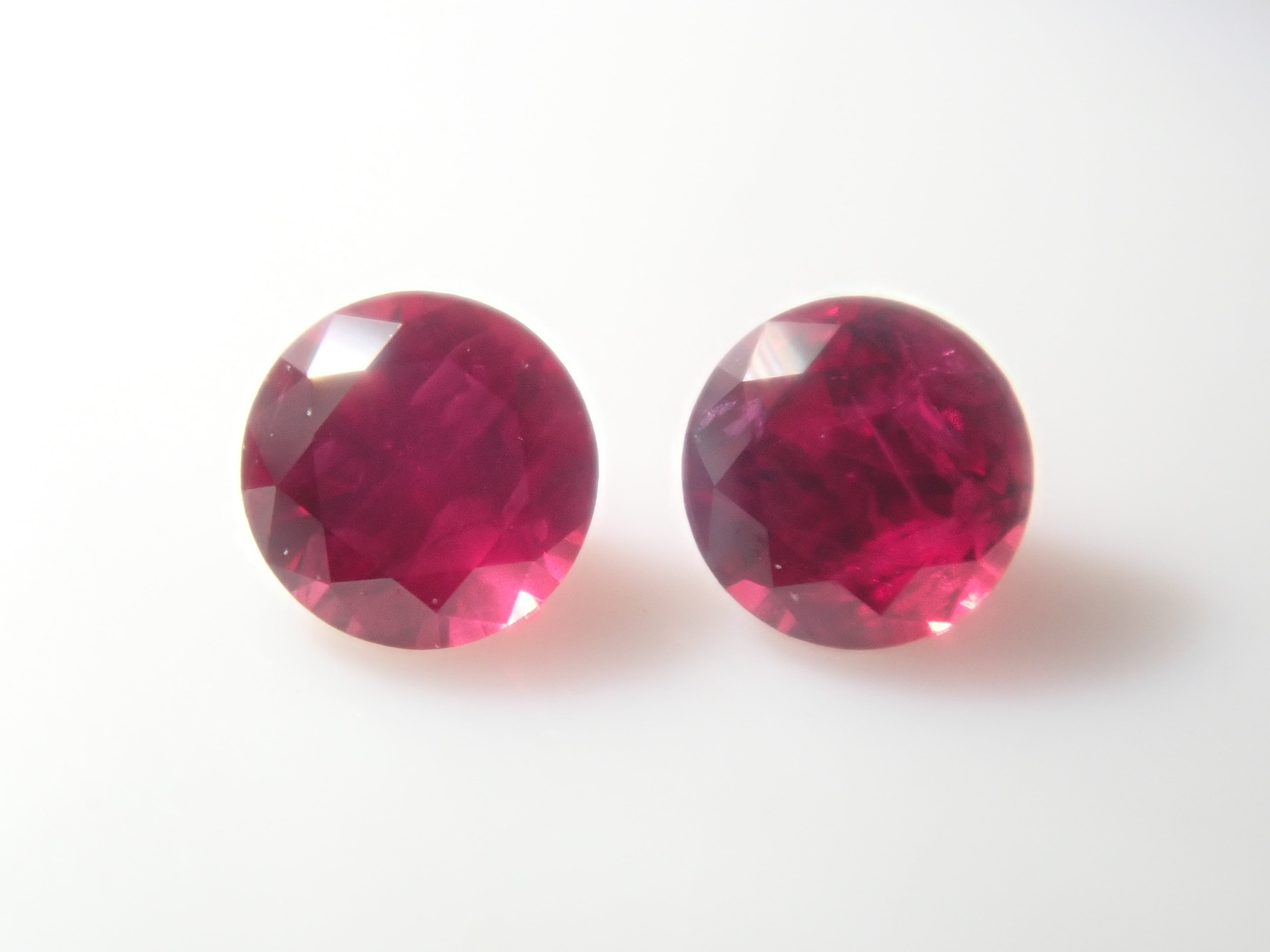 【2/28 22時販売】《限定2石》グリーンランド産ルビー1石ルース(2.2mm,トップカラー,証明書付)《複数購入割引有》