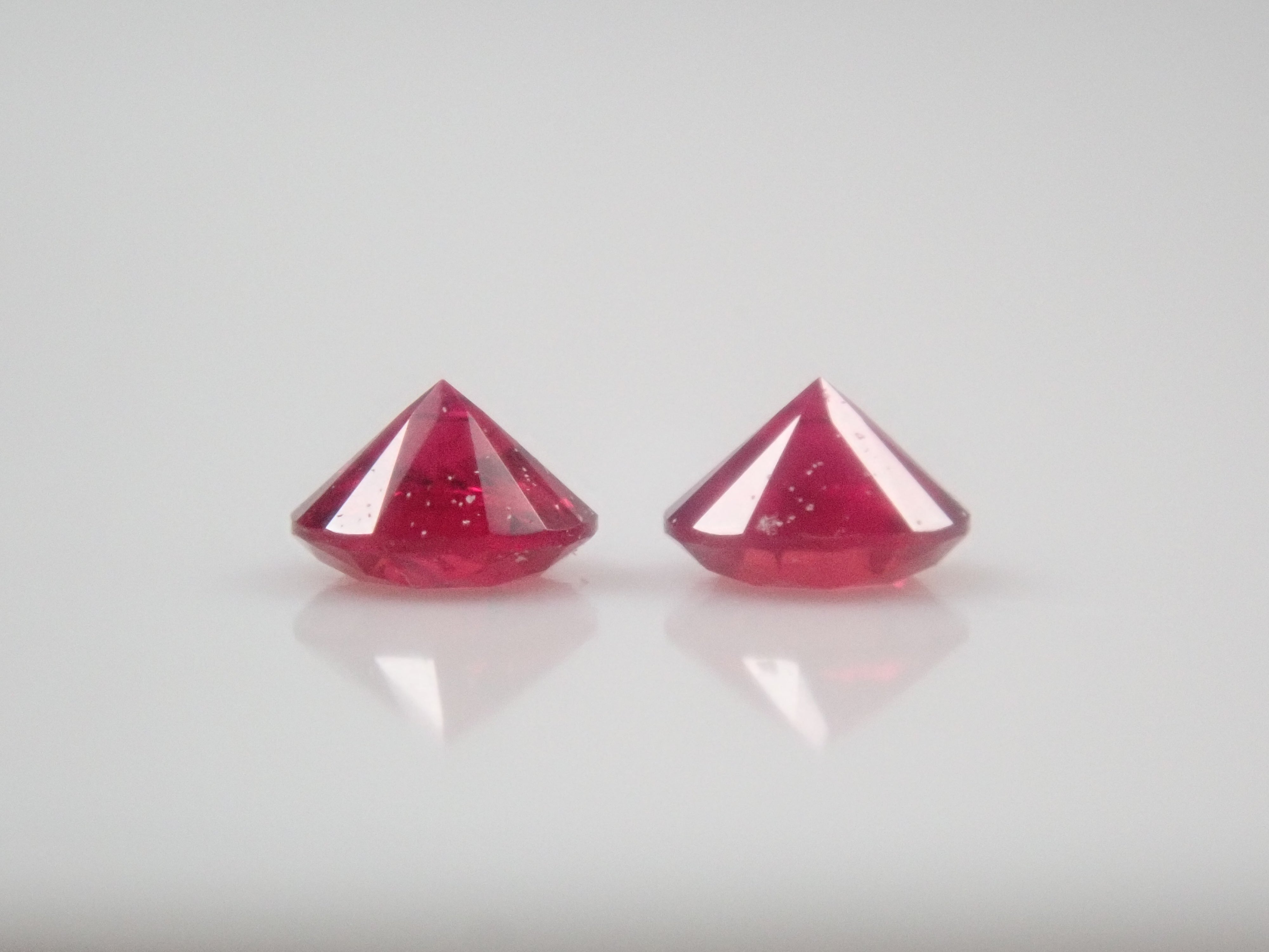 【2/28 22時販売】《限定2石》グリーンランド産ルビー1石ルース(2.2mm,トップカラー,証明書付)《複数購入割引有》