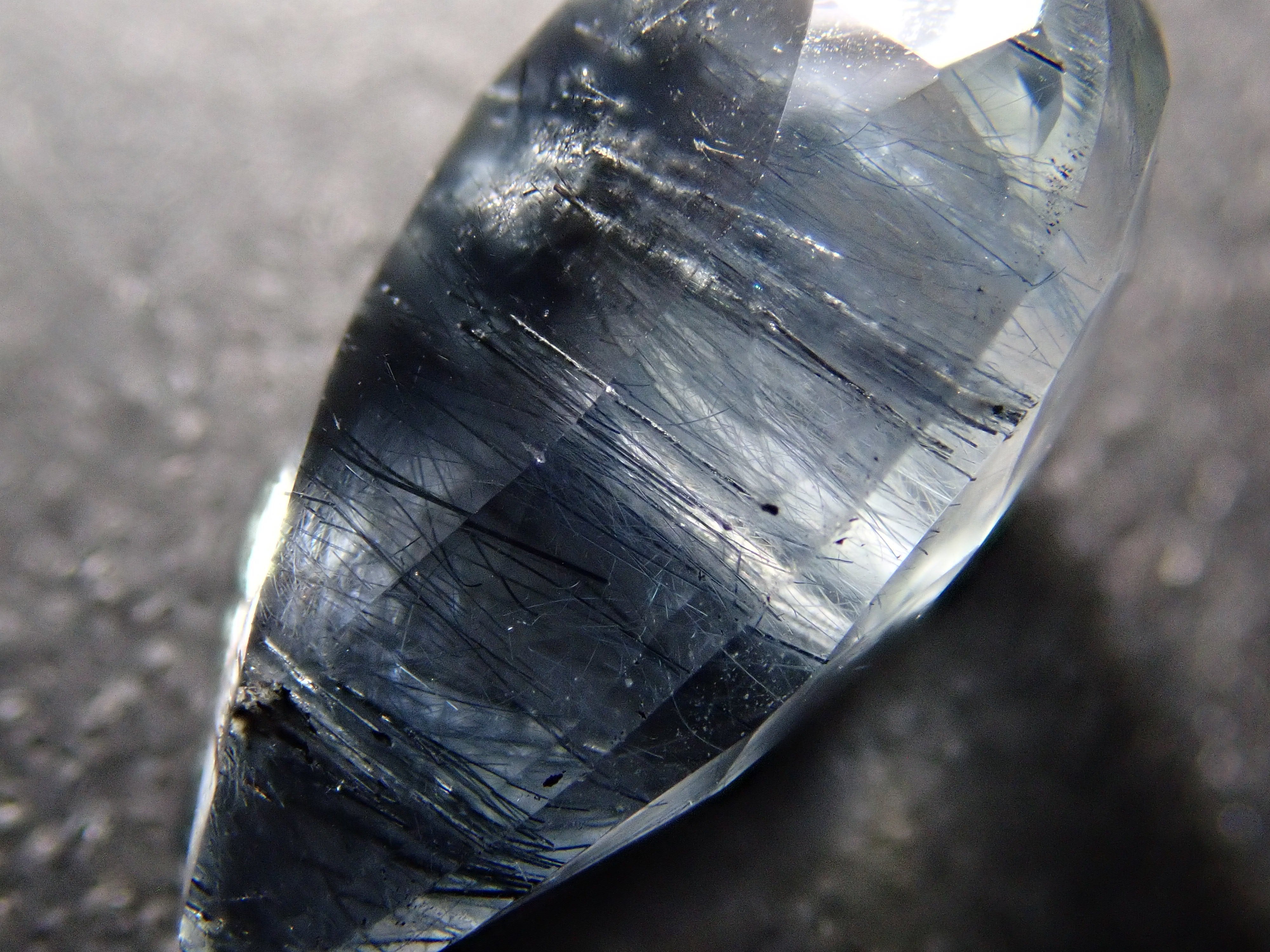 【12561992掲載】ブラジル産ブルートルマリンインクォーツ 3.379ctルース