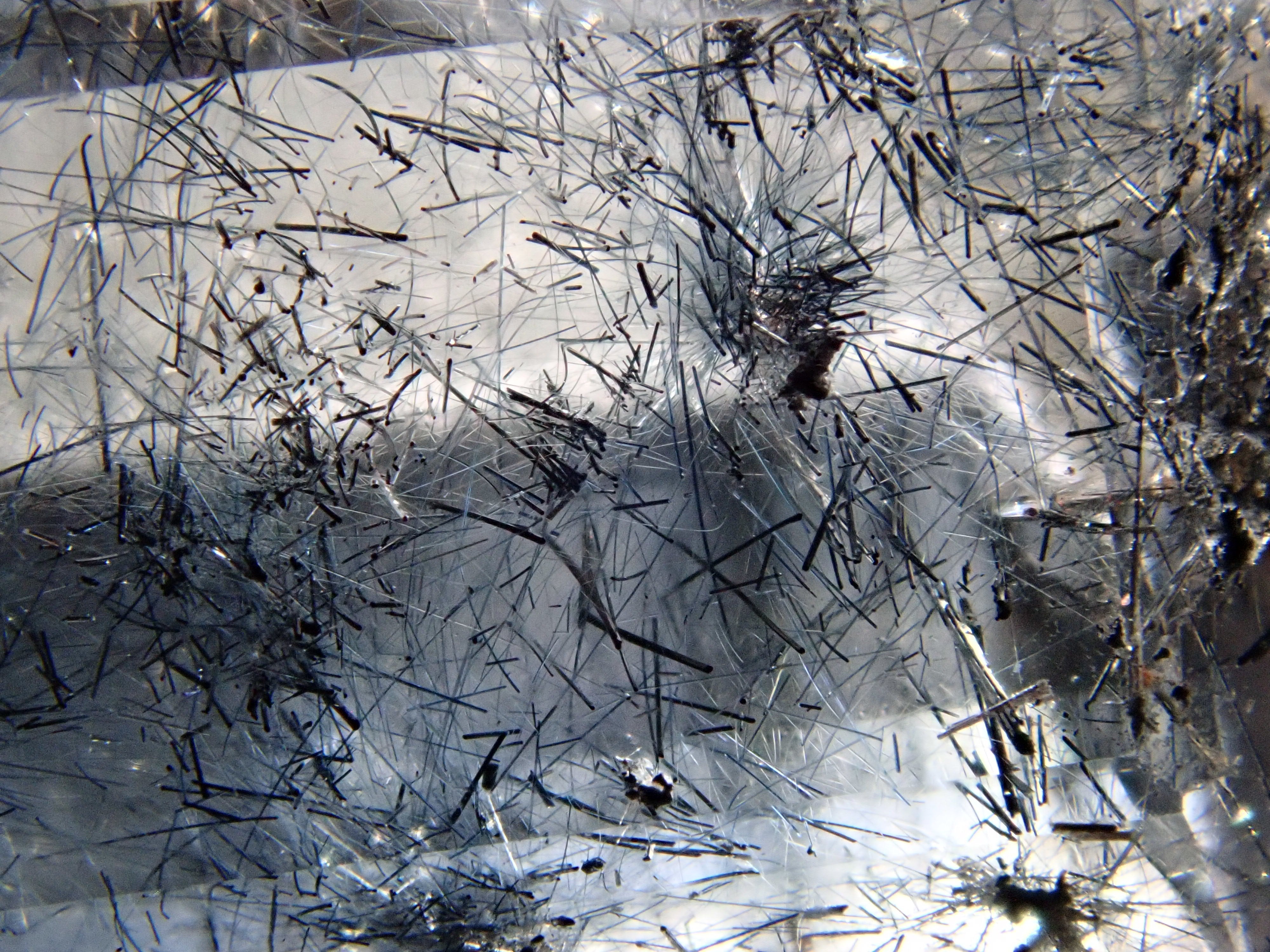 【12561994掲載】ブラジル産ブルートルマリンインクォーツ 9.251ctルース