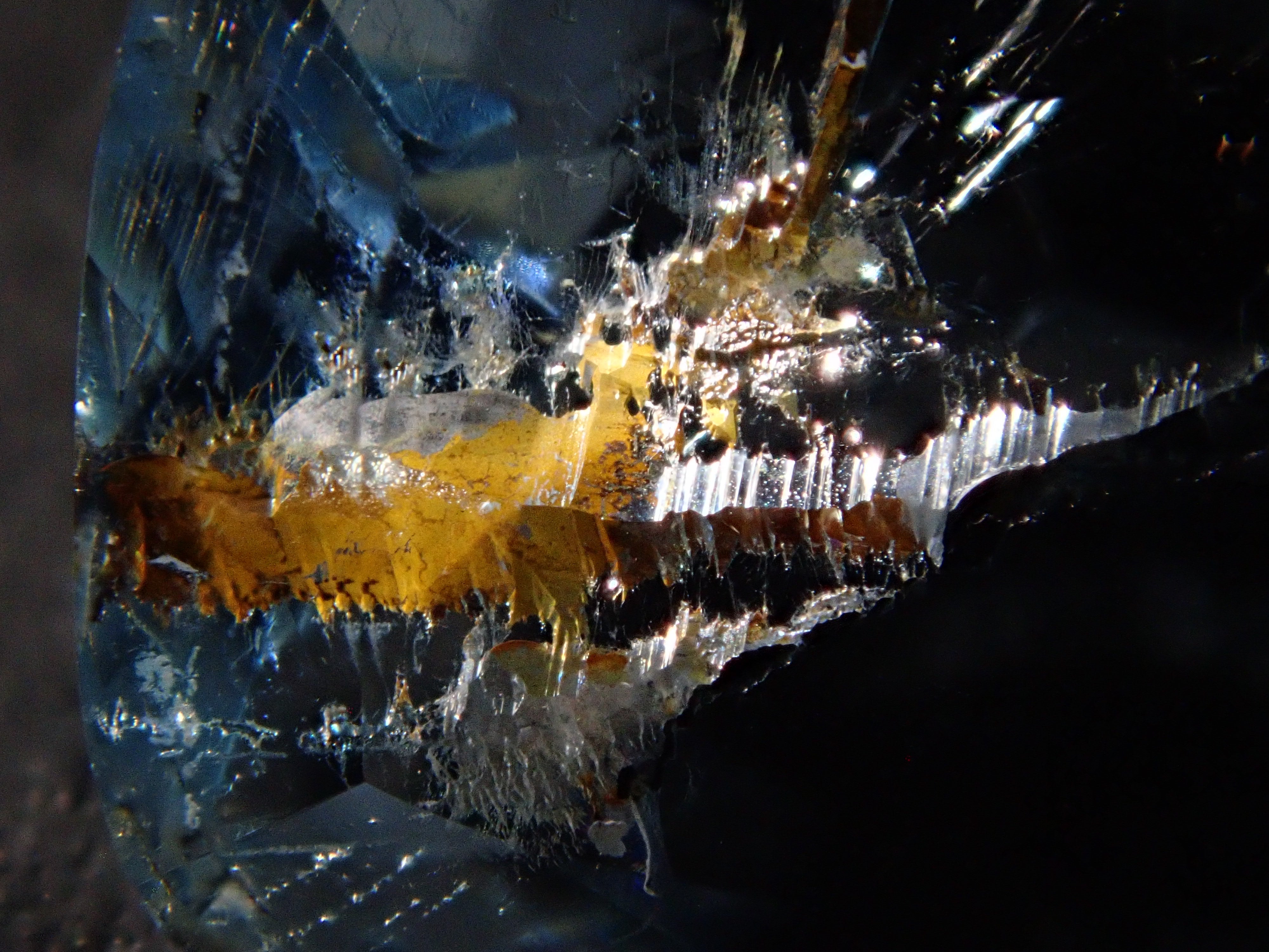 【12562025掲載】ブラジル産ライモナイトインブルートパーズ 6.701ctルース