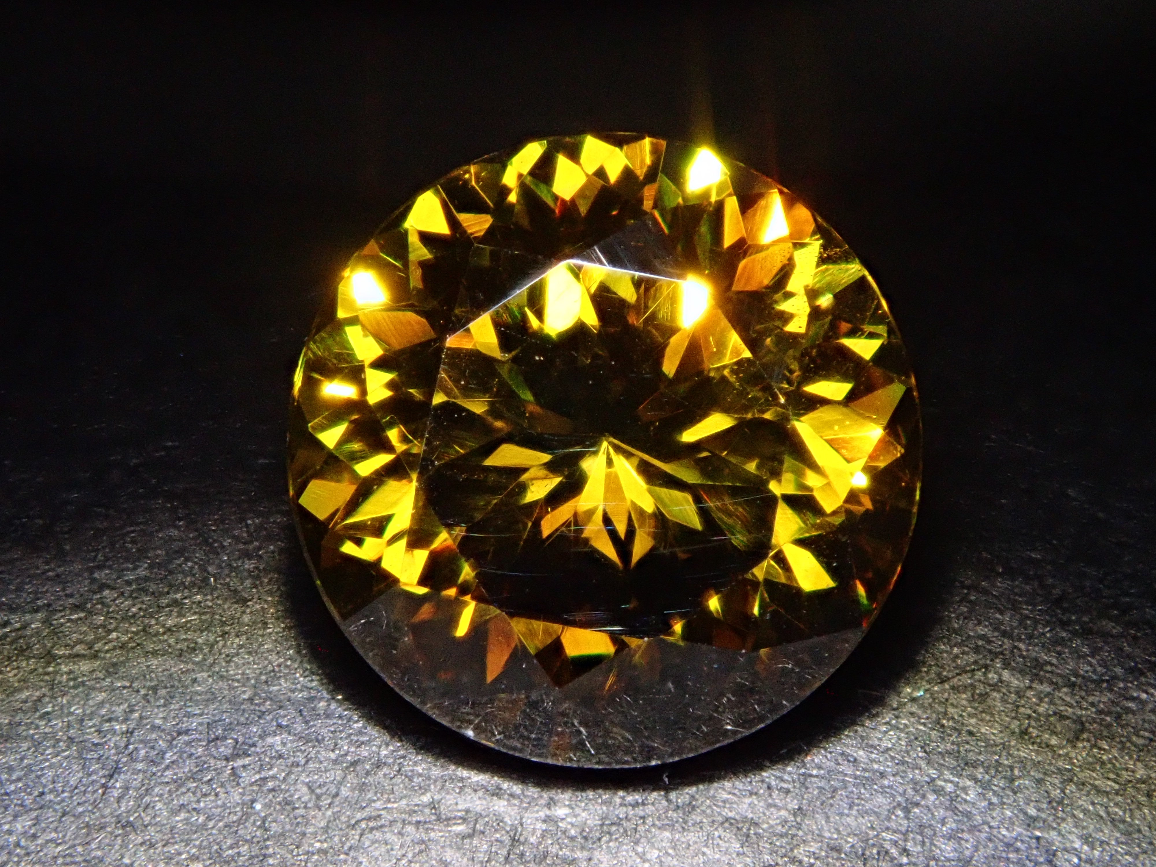 【12562013掲載】ブルガリア産スファレライト 2.233ctルース