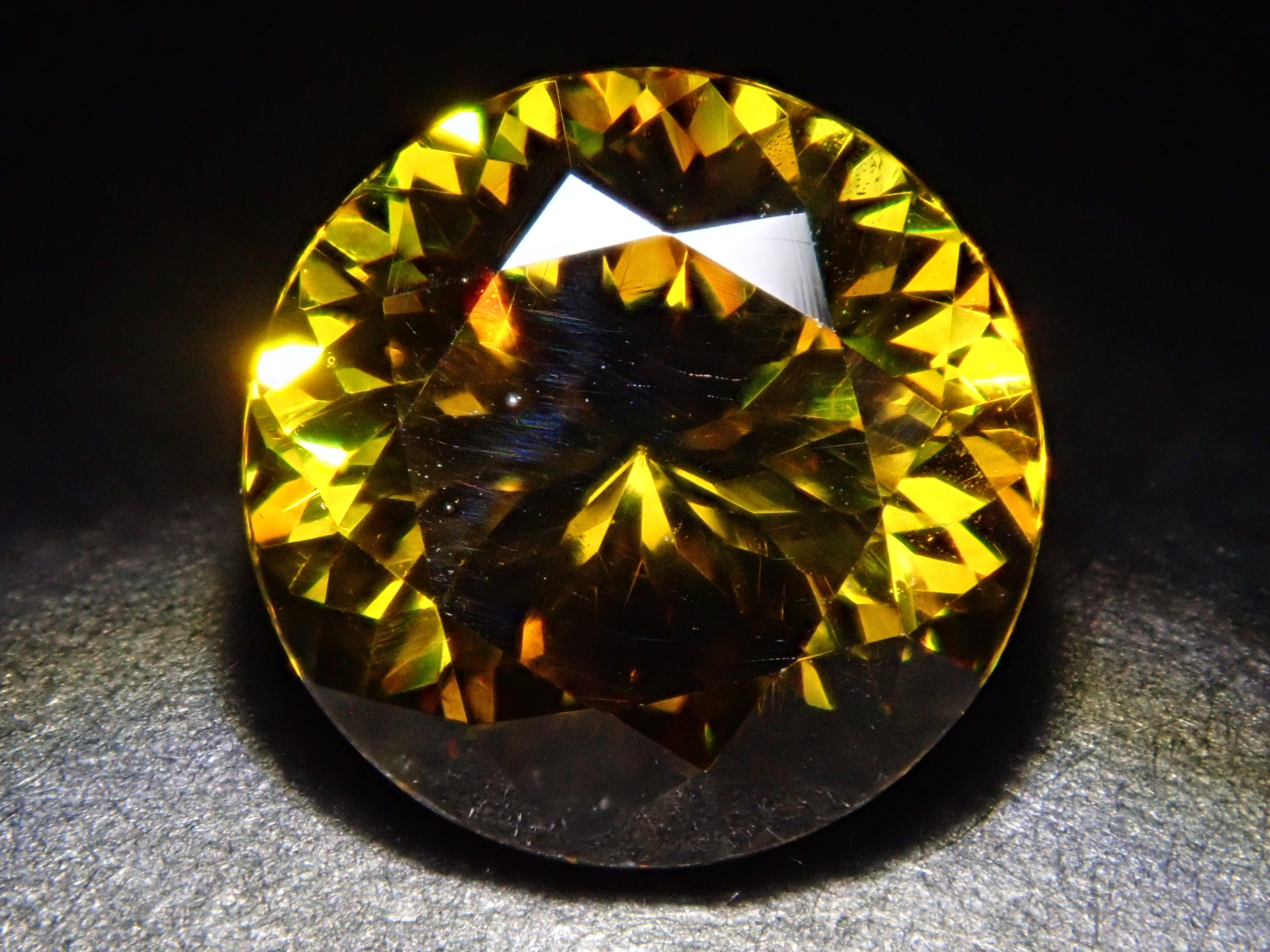 【12562013掲載】ブルガリア産スファレライト 2.233ctルース