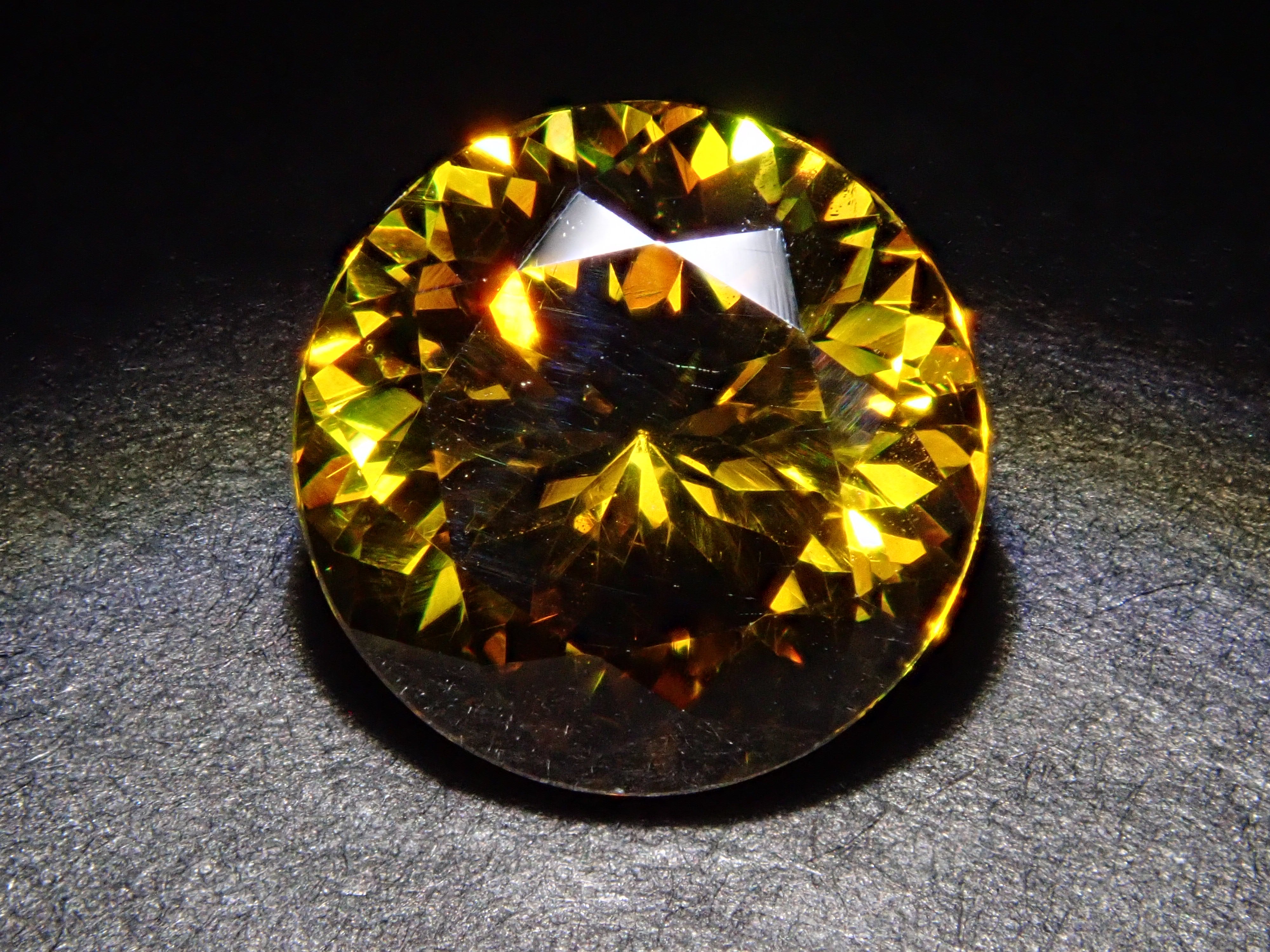 【12562013掲載】ブルガリア産スファレライト 2.233ctルース