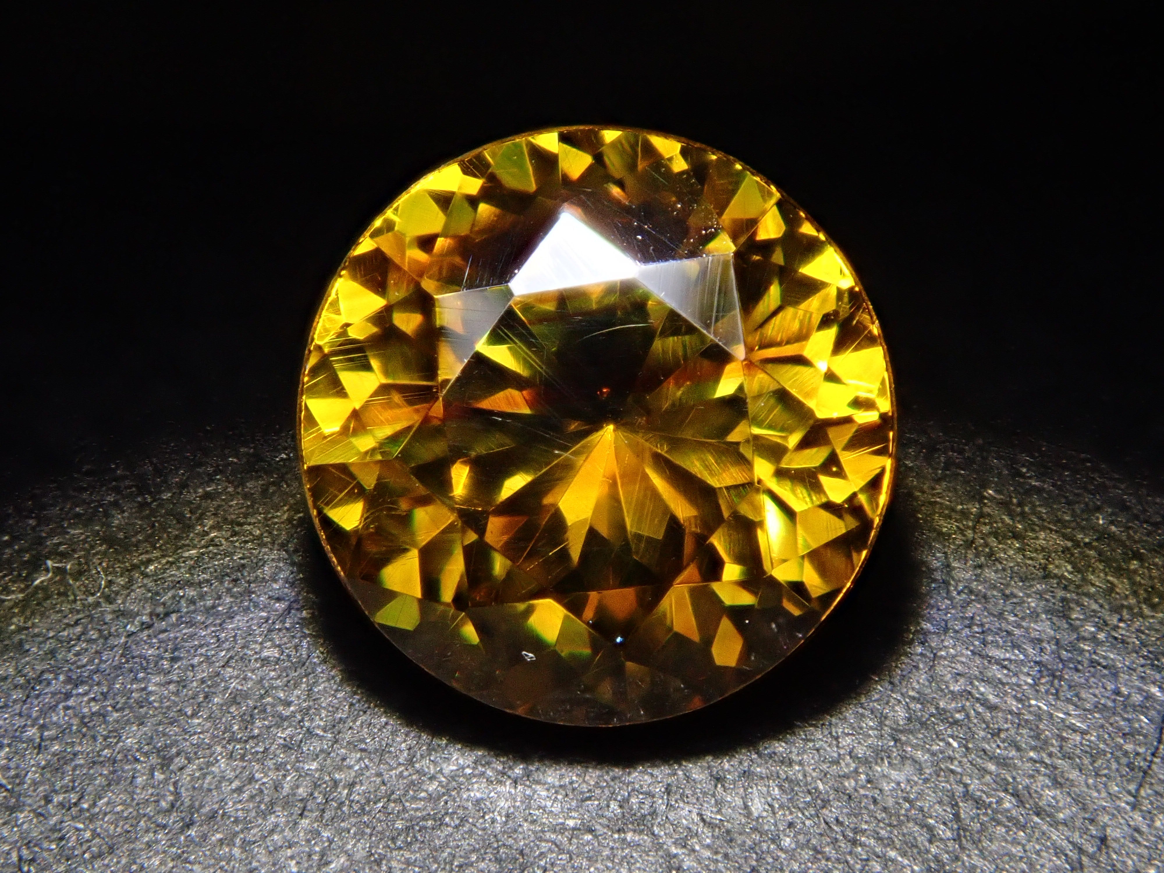 【12562014掲載】ブルガリア産スファレライト 1.058ctルース