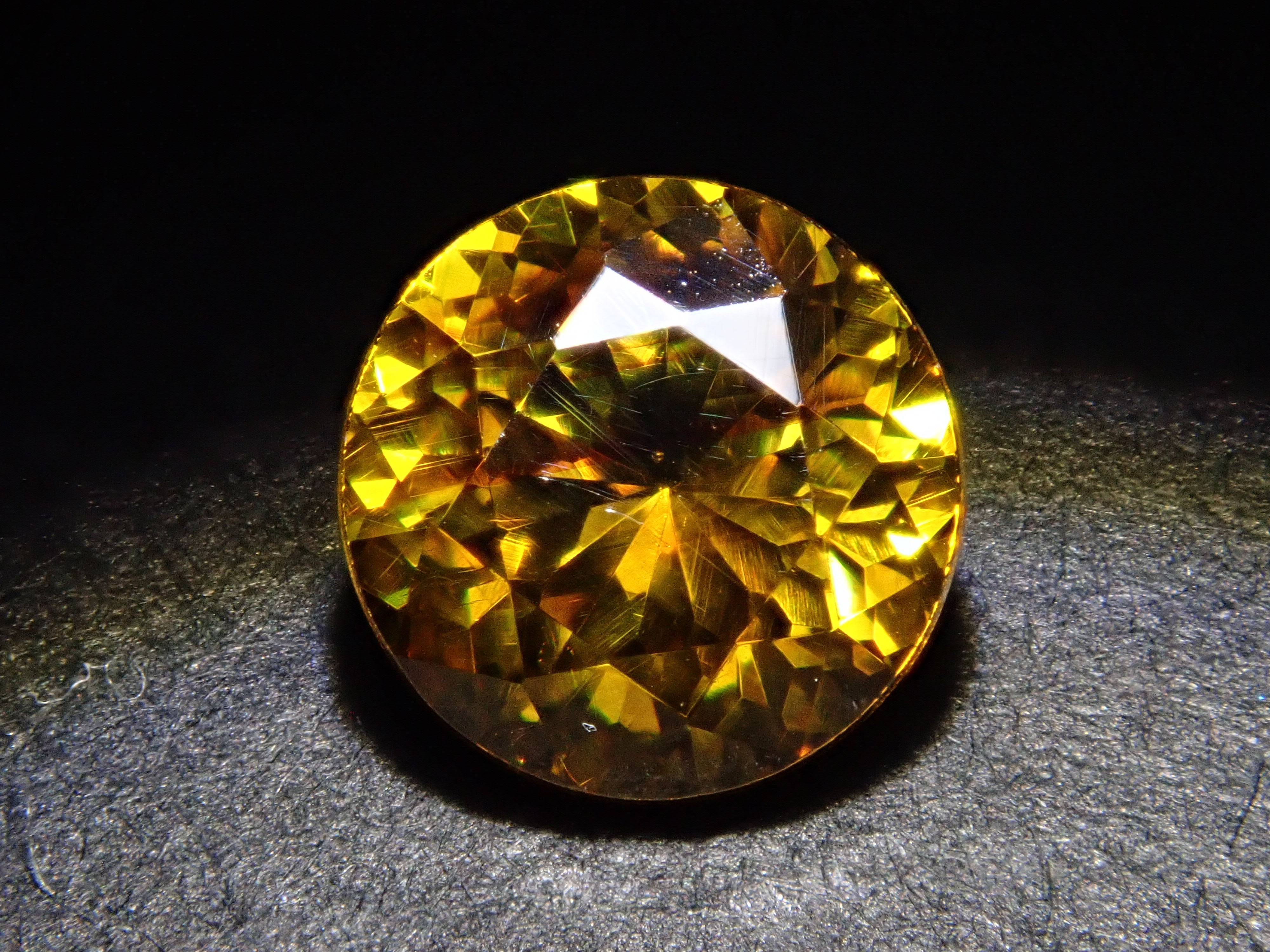 【12562014掲載】ブルガリア産スファレライト 1.058ctルース