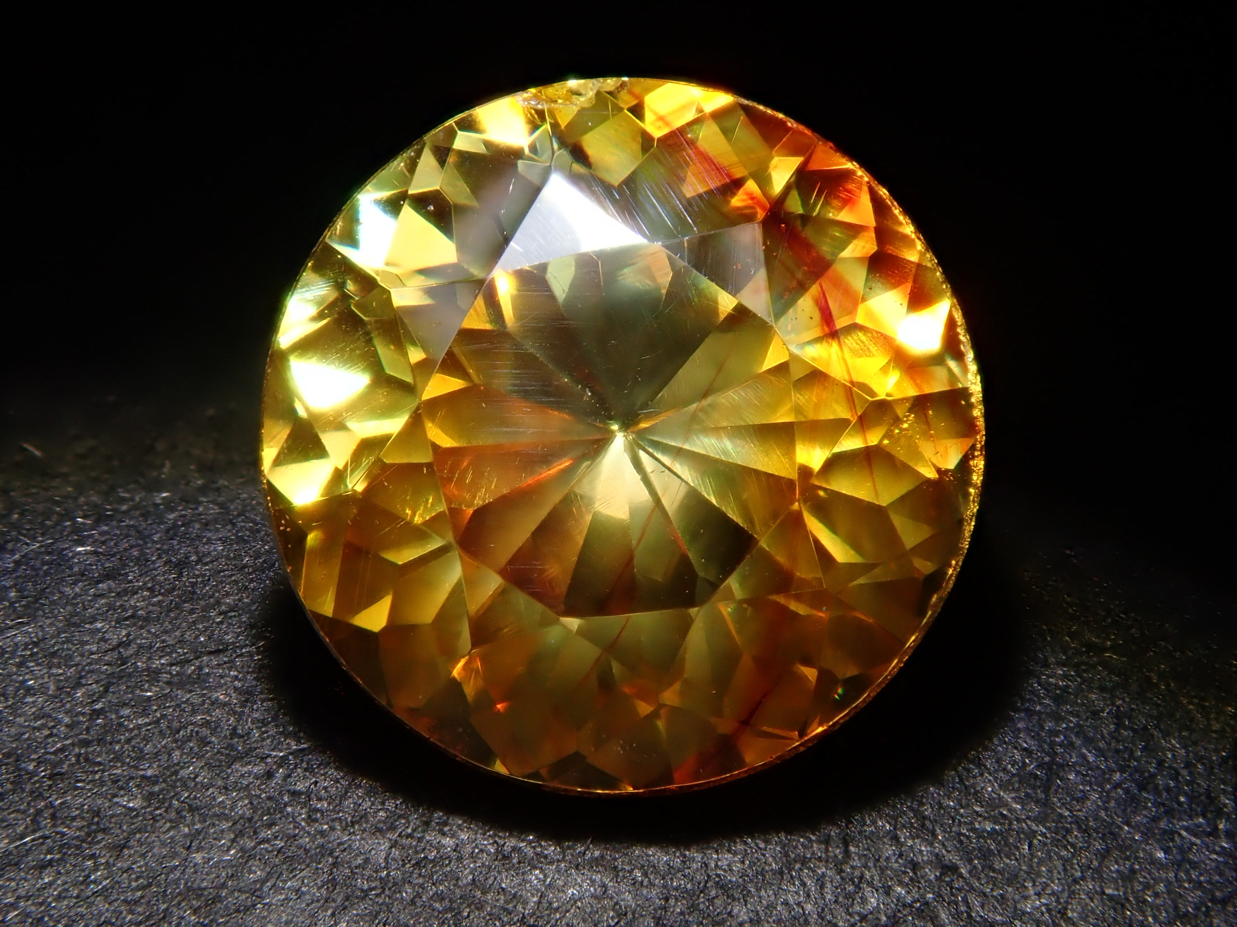 【12562006掲載】スペイン産バイカラースファレライト 1.496ctルース