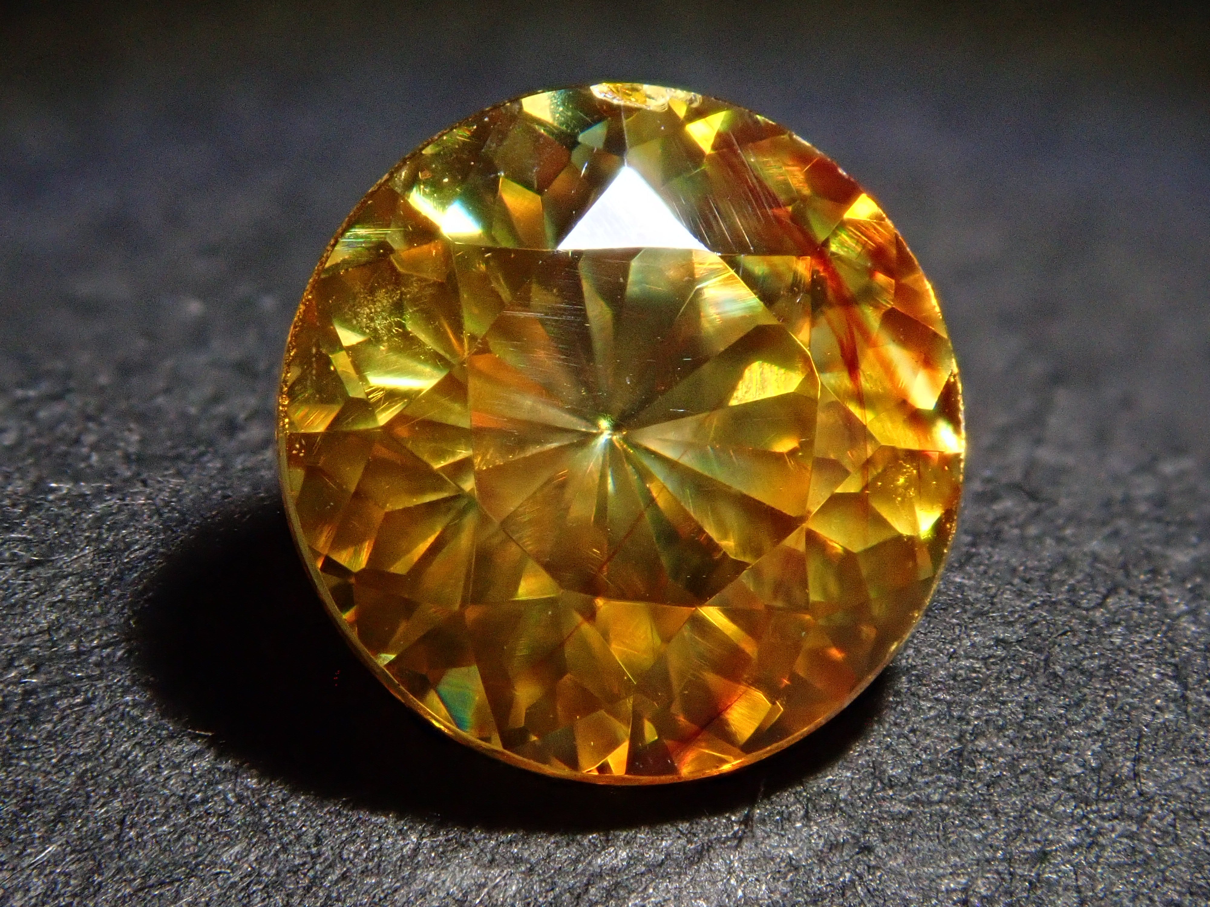 【12562006掲載】スペイン産バイカラースファレライト 1.496ctルース