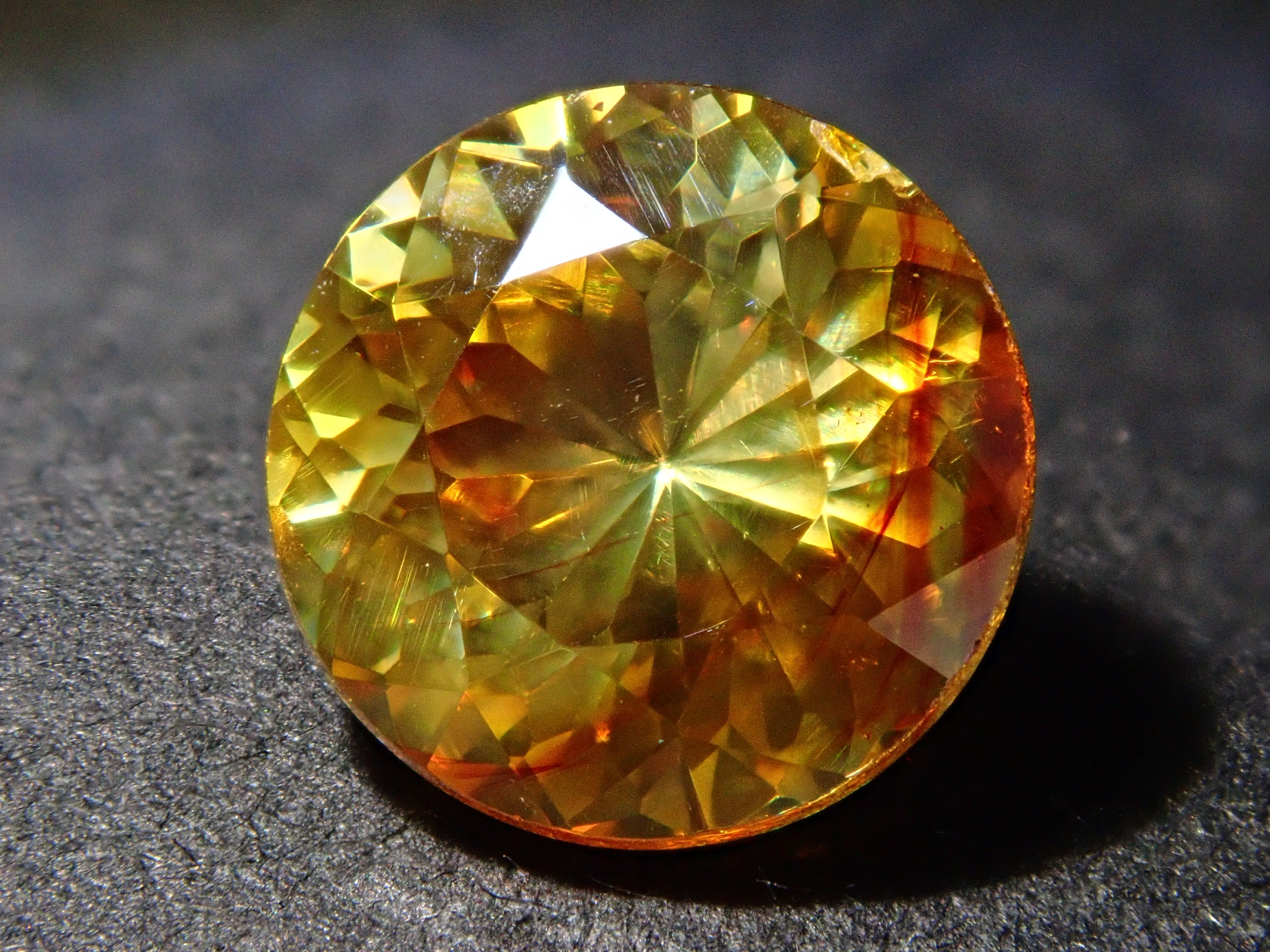 【12562006掲載】スペイン産バイカラースファレライト 1.496ctルース