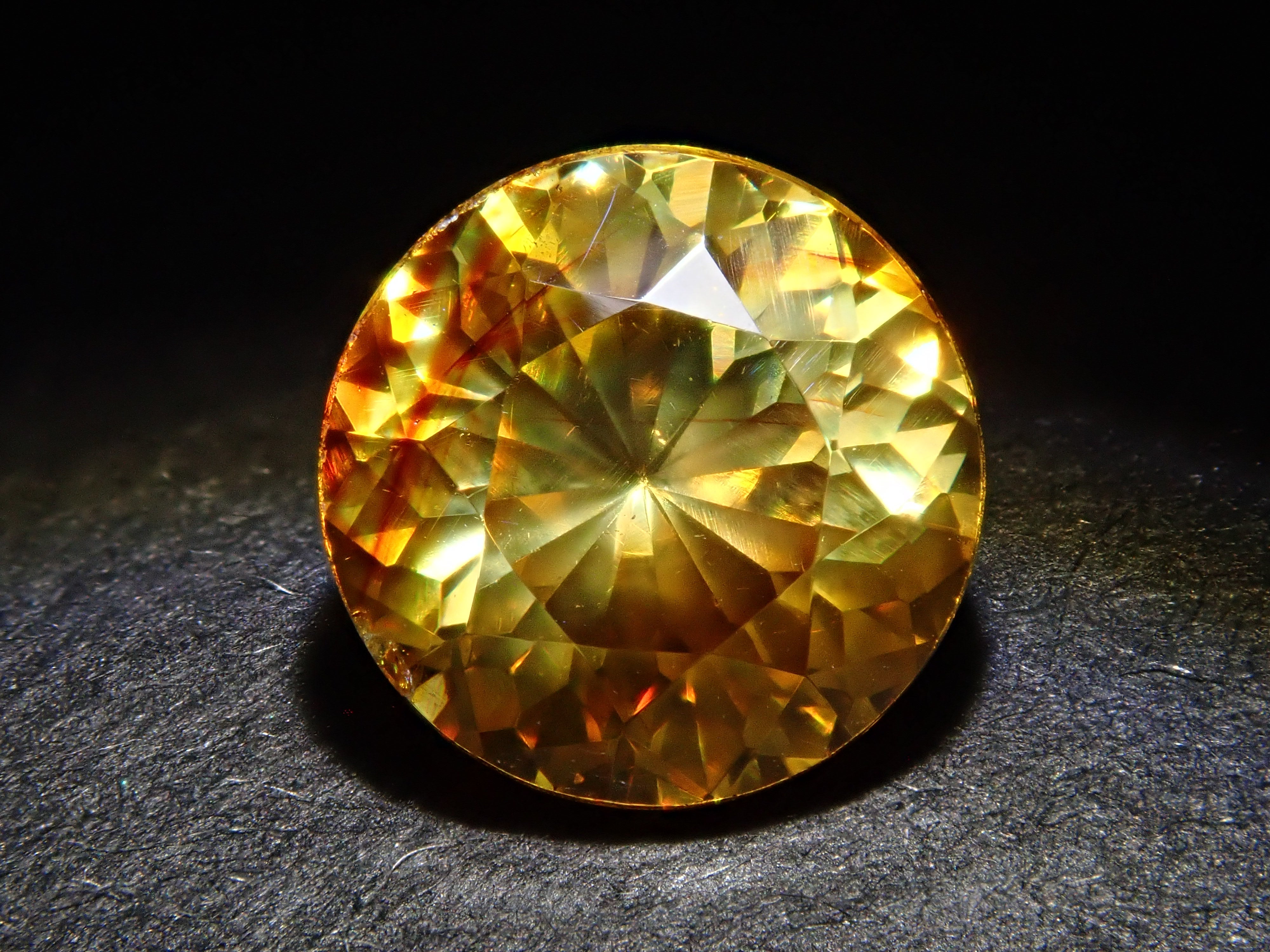 【12562006掲載】スペイン産バイカラースファレライト 1.496ctルース