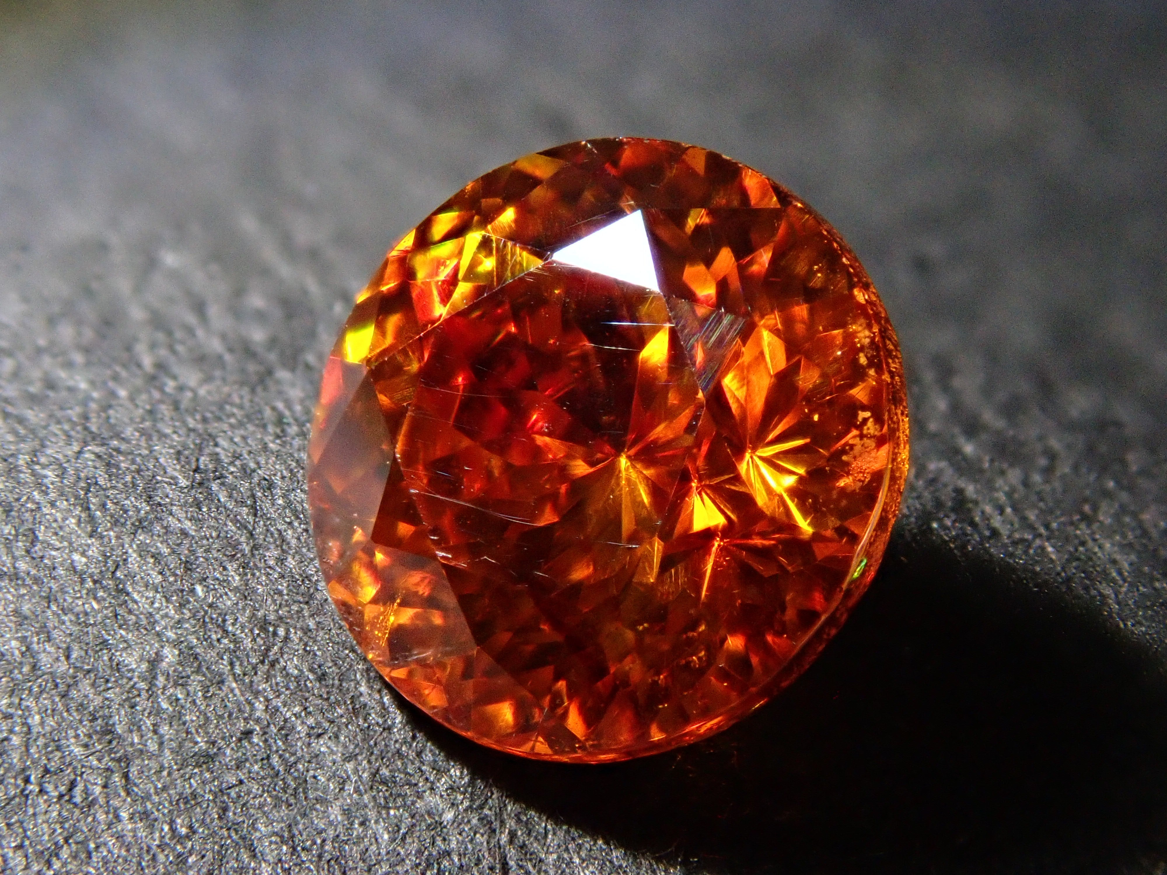 【12562007掲載】スペイン産スファレライト 0.920ctルース