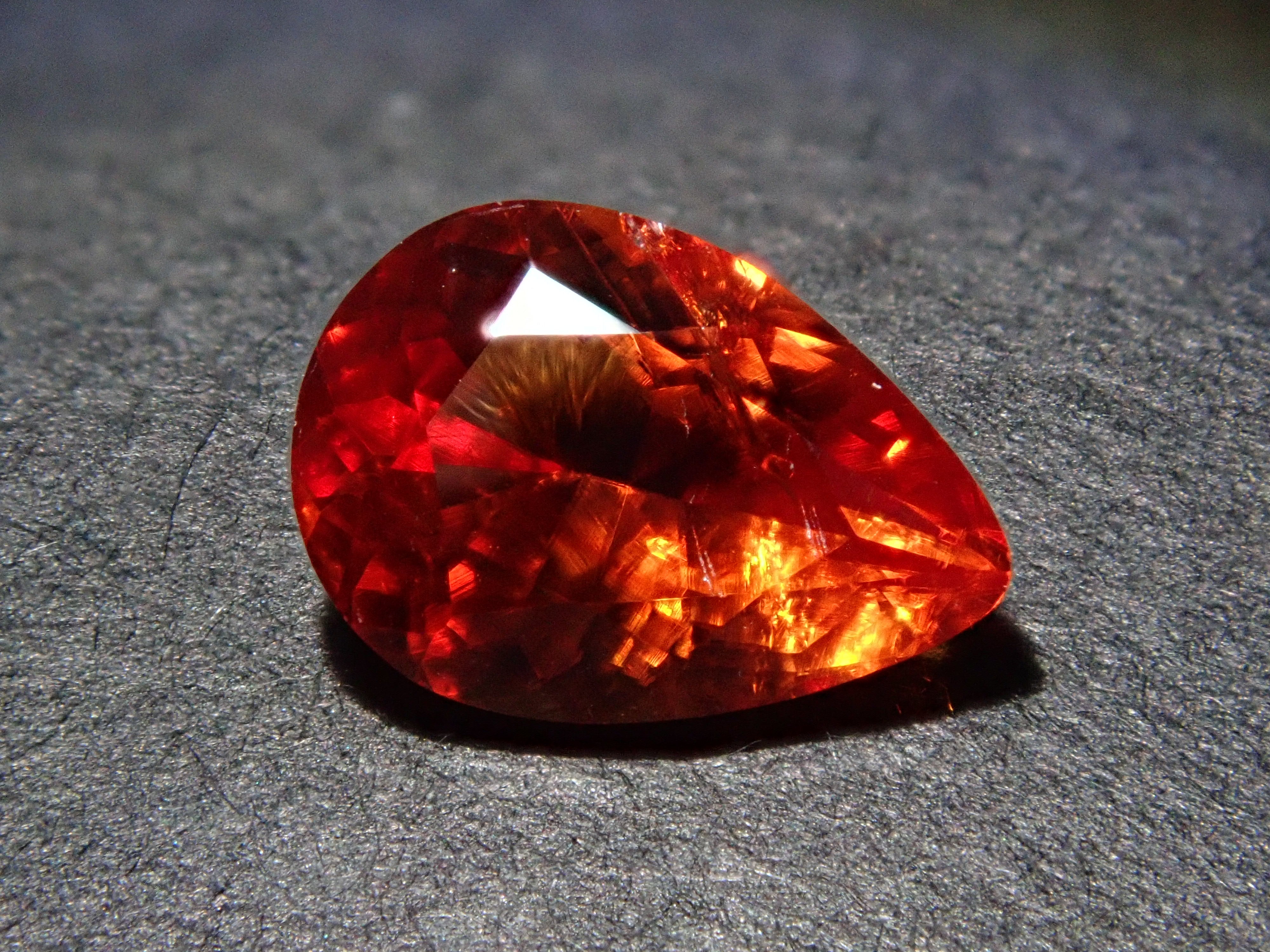 【12562016掲載】南アフリカ産南アフリカ産ロードクロサイト 0.749ctルース