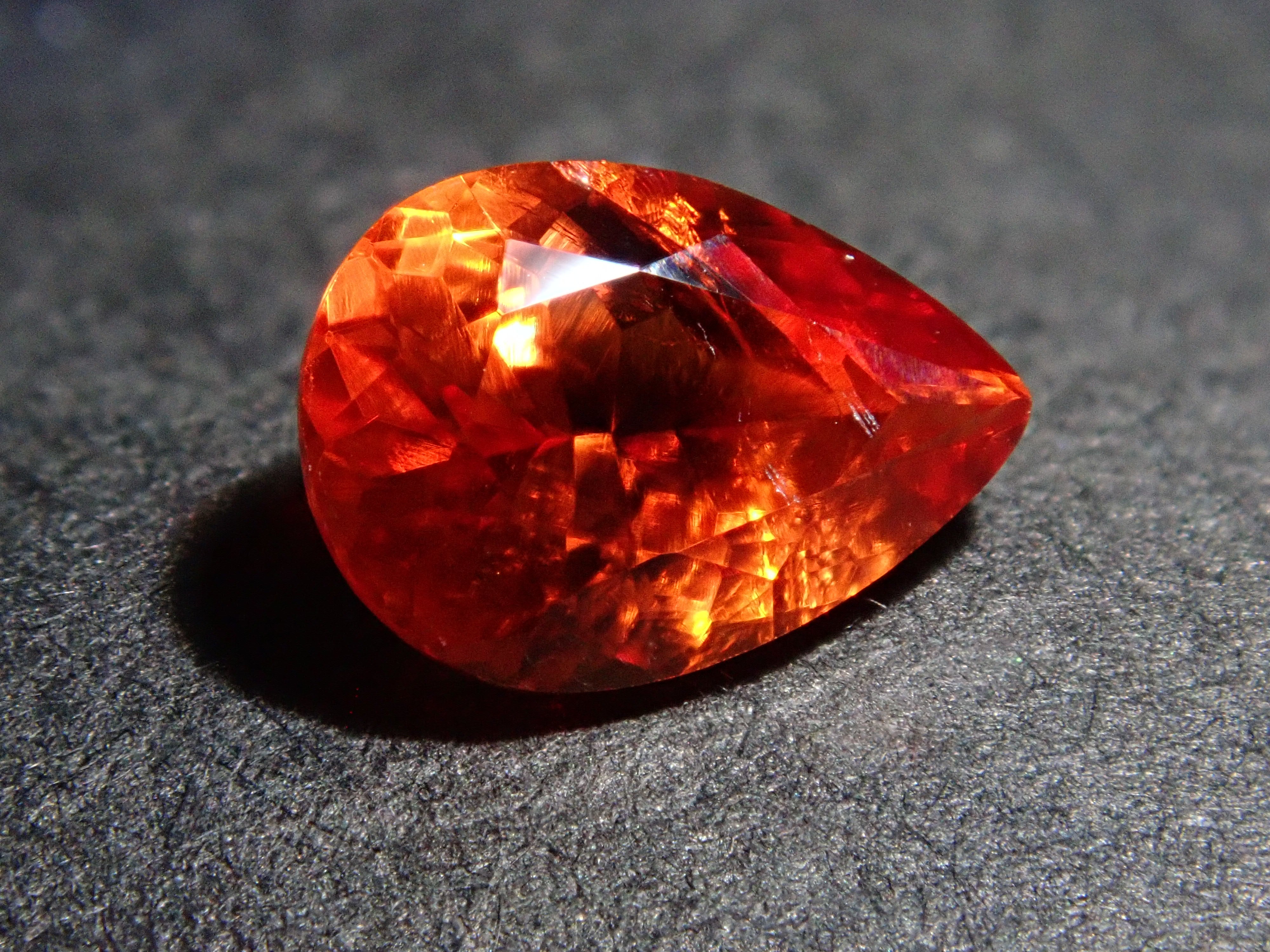 【12562016掲載】南アフリカ産南アフリカ産ロードクロサイト 0.749ctルース