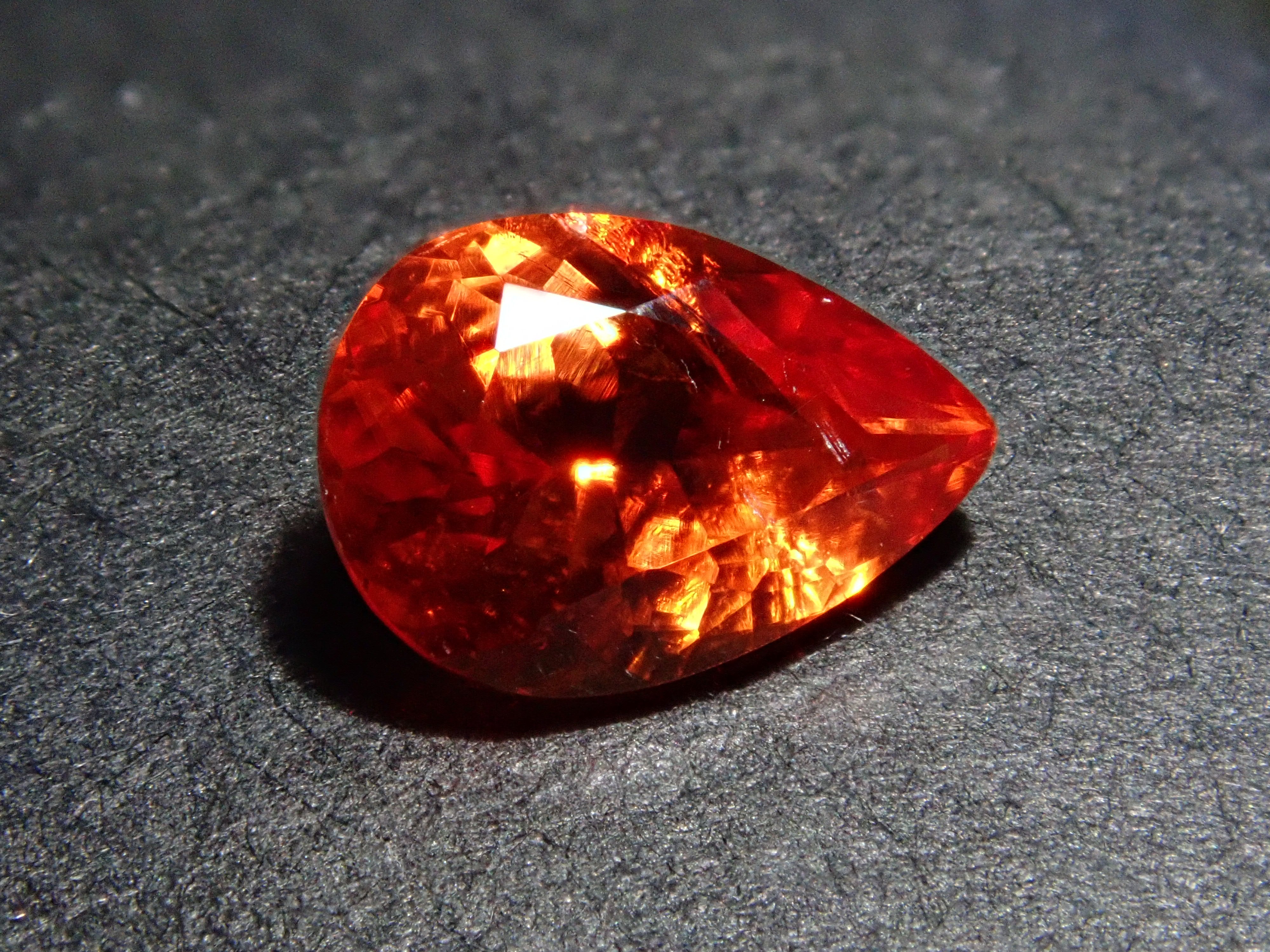 【12562016掲載】南アフリカ産南アフリカ産ロードクロサイト 0.749ctルース