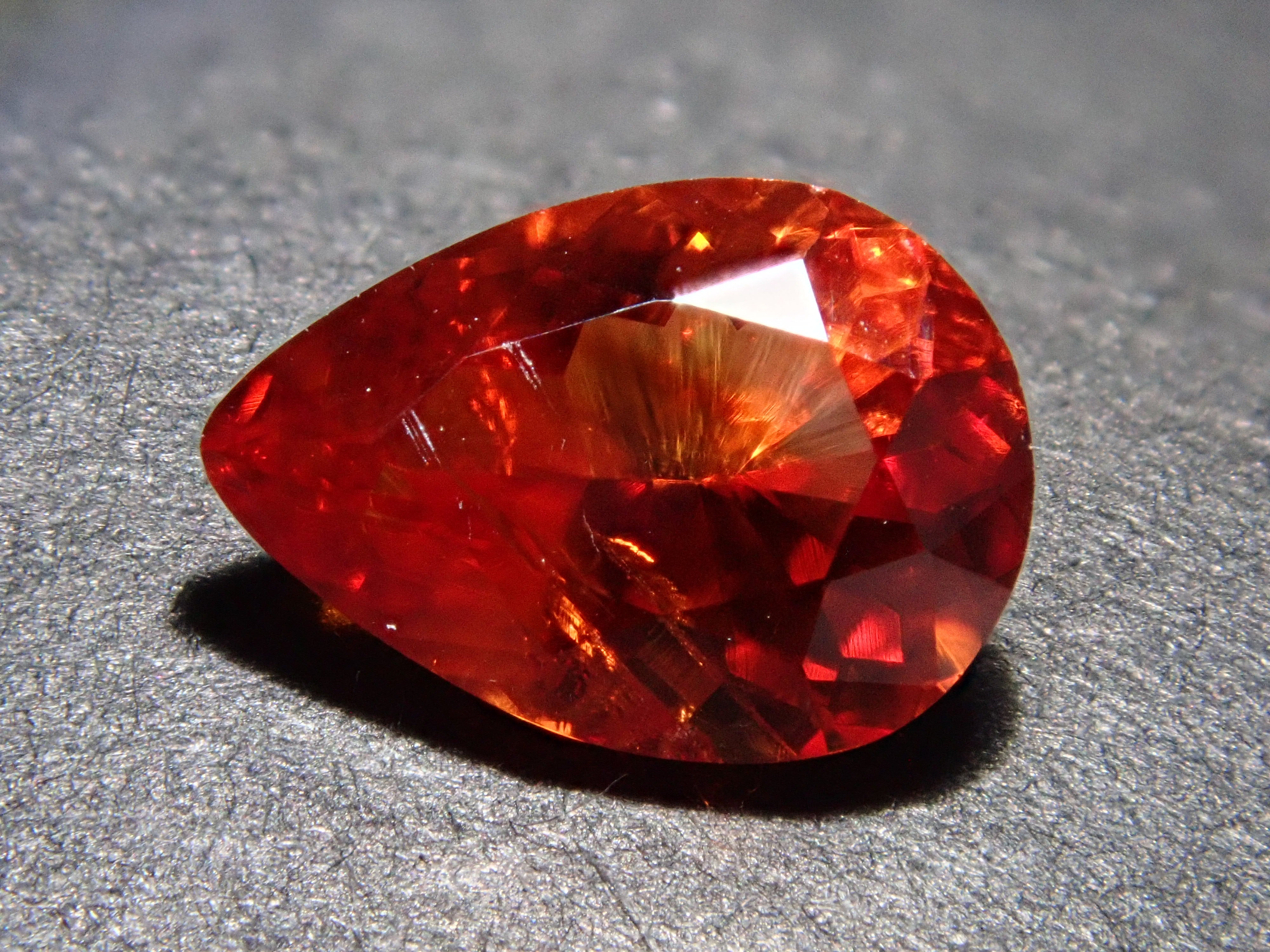 【12562016掲載】南アフリカ産南アフリカ産ロードクロサイト 0.749ctルース