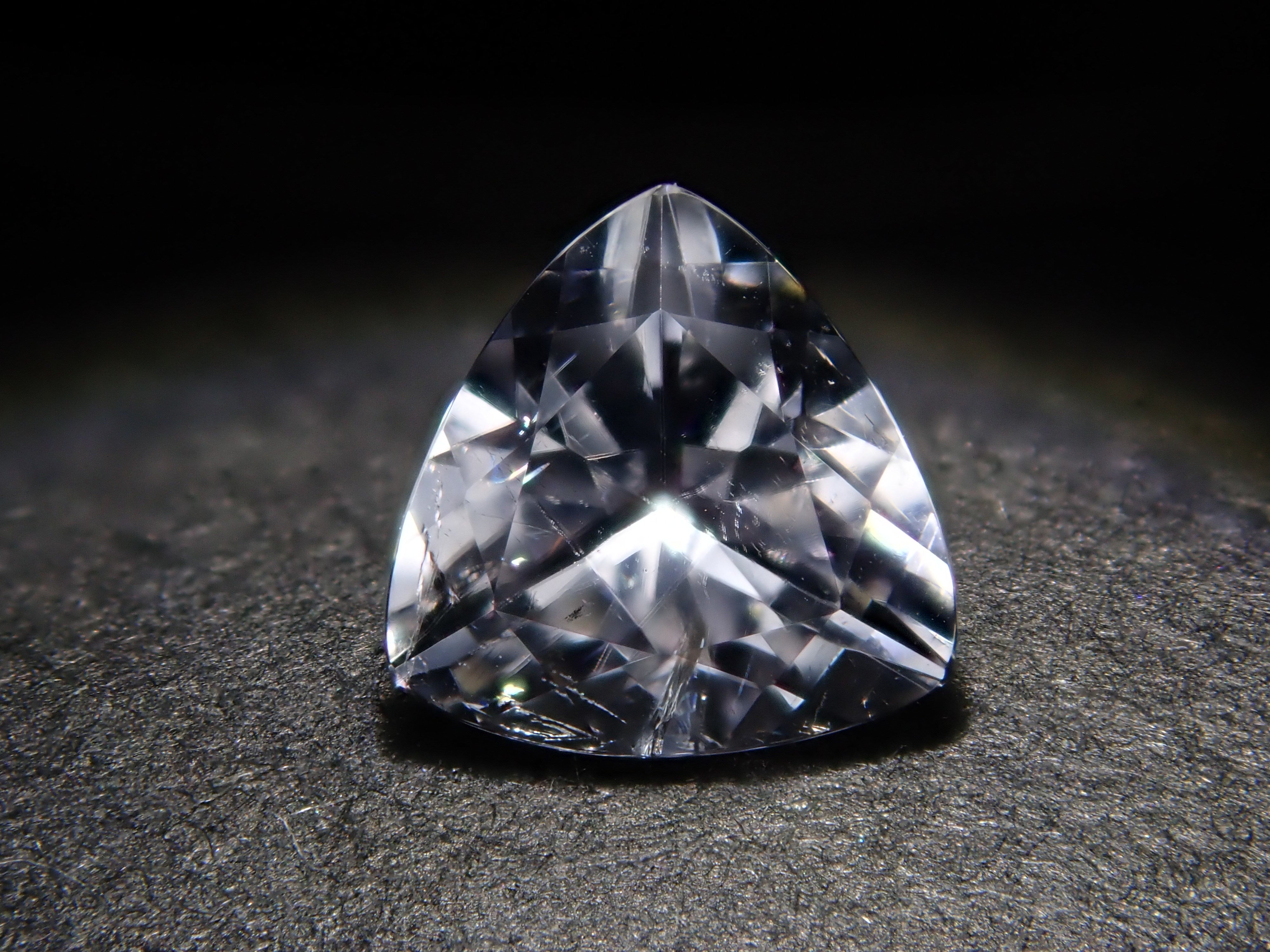 【12562017掲載】ブラジル産ヘルデライト 0.421ctルース