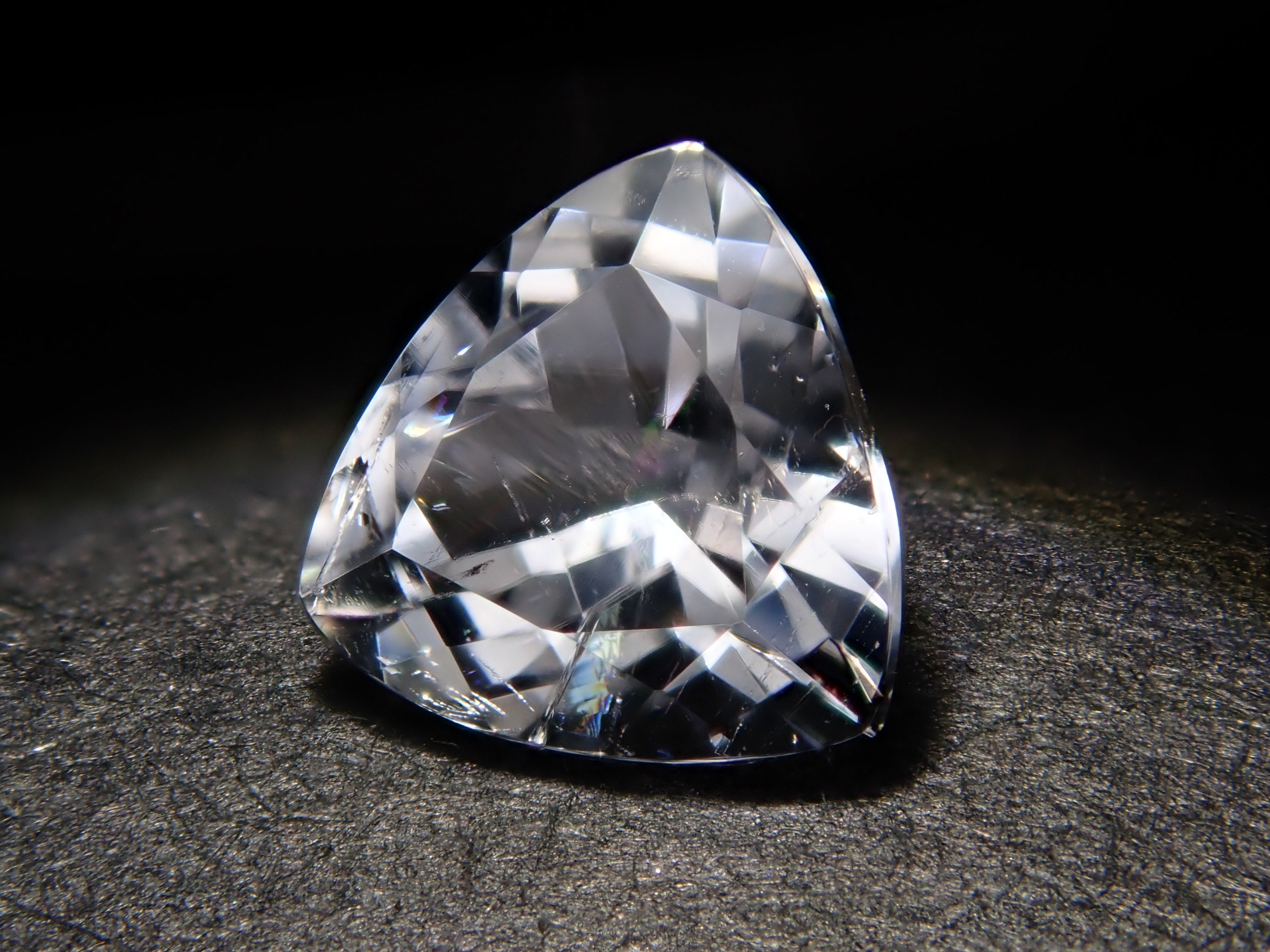 【12562017掲載】ブラジル産ヘルデライト 0.421ctルース