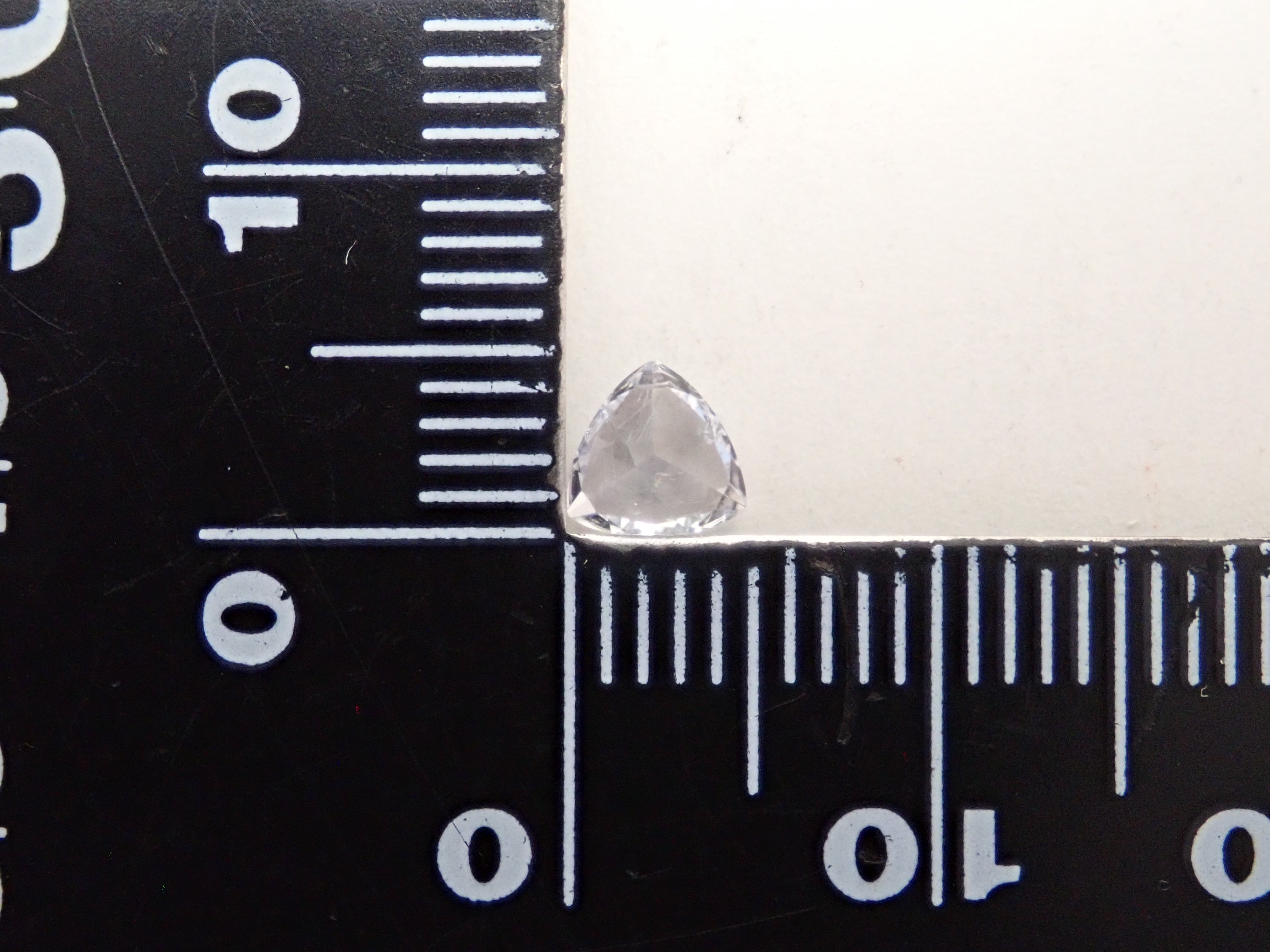 【12562017掲載】ブラジル産ヘルデライト 0.421ctルース