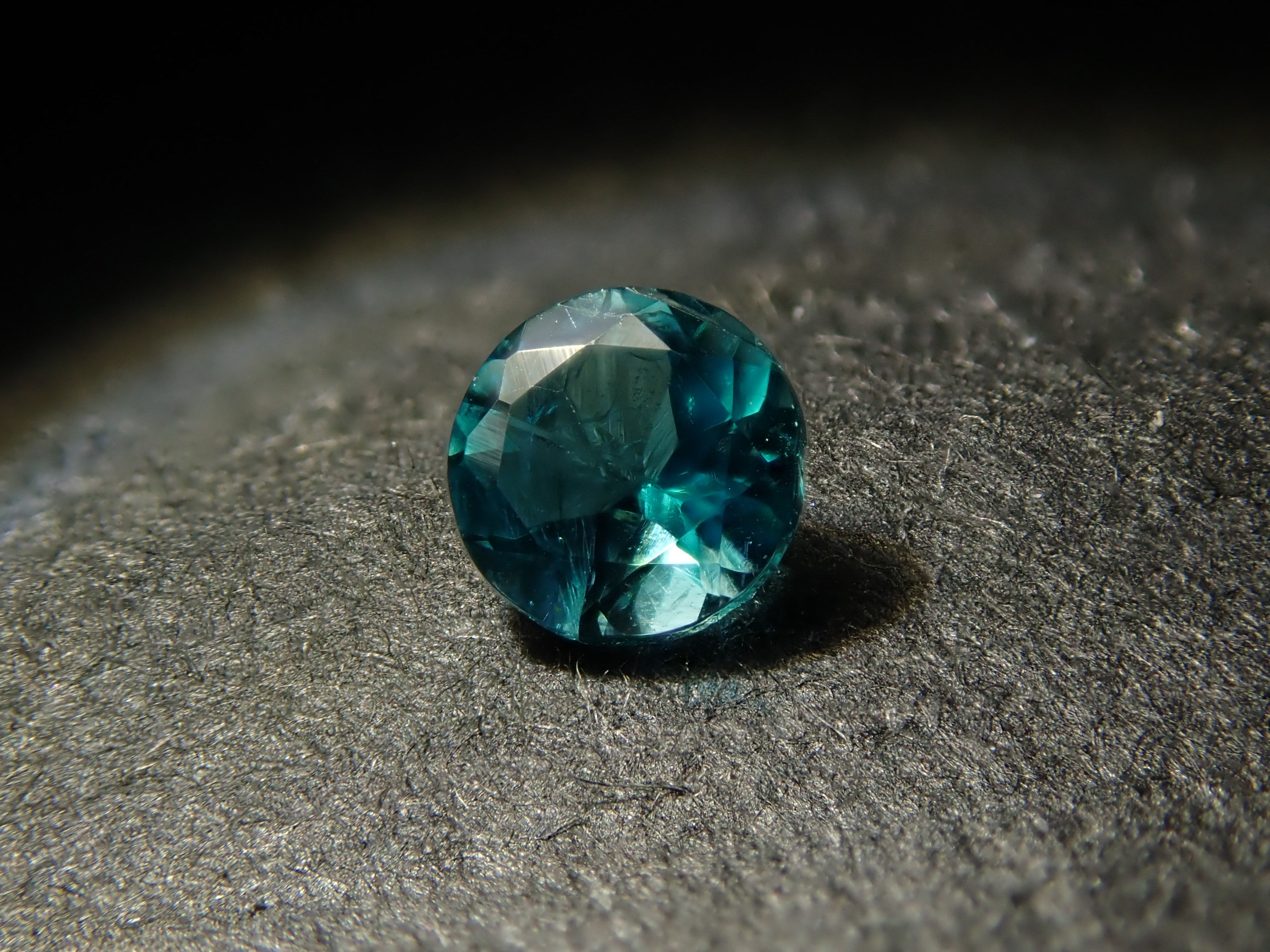 マダガスカル産グランディディエライト 0.108ctルース