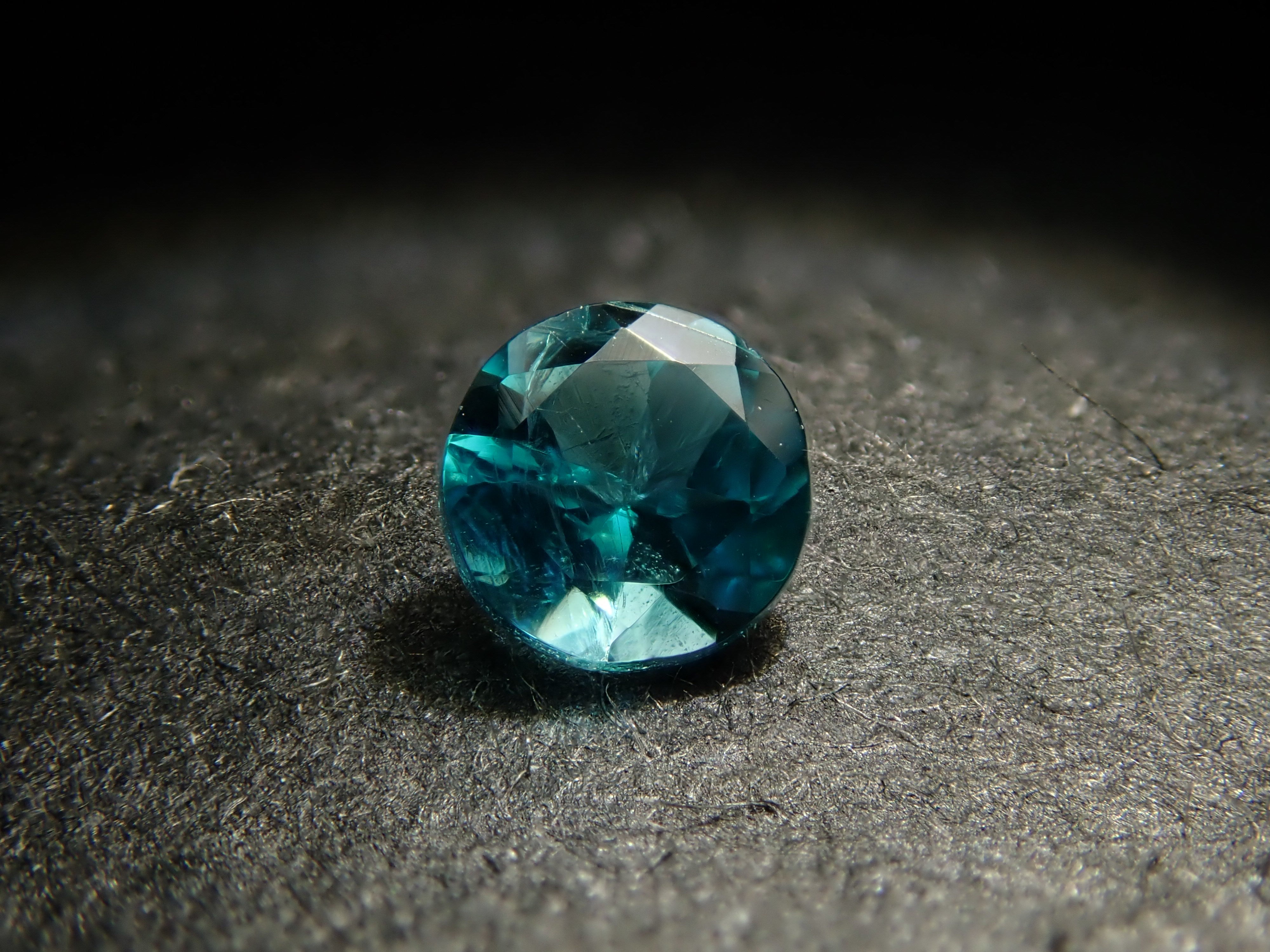 マダガスカル産グランディディエライト 0.108ctルース