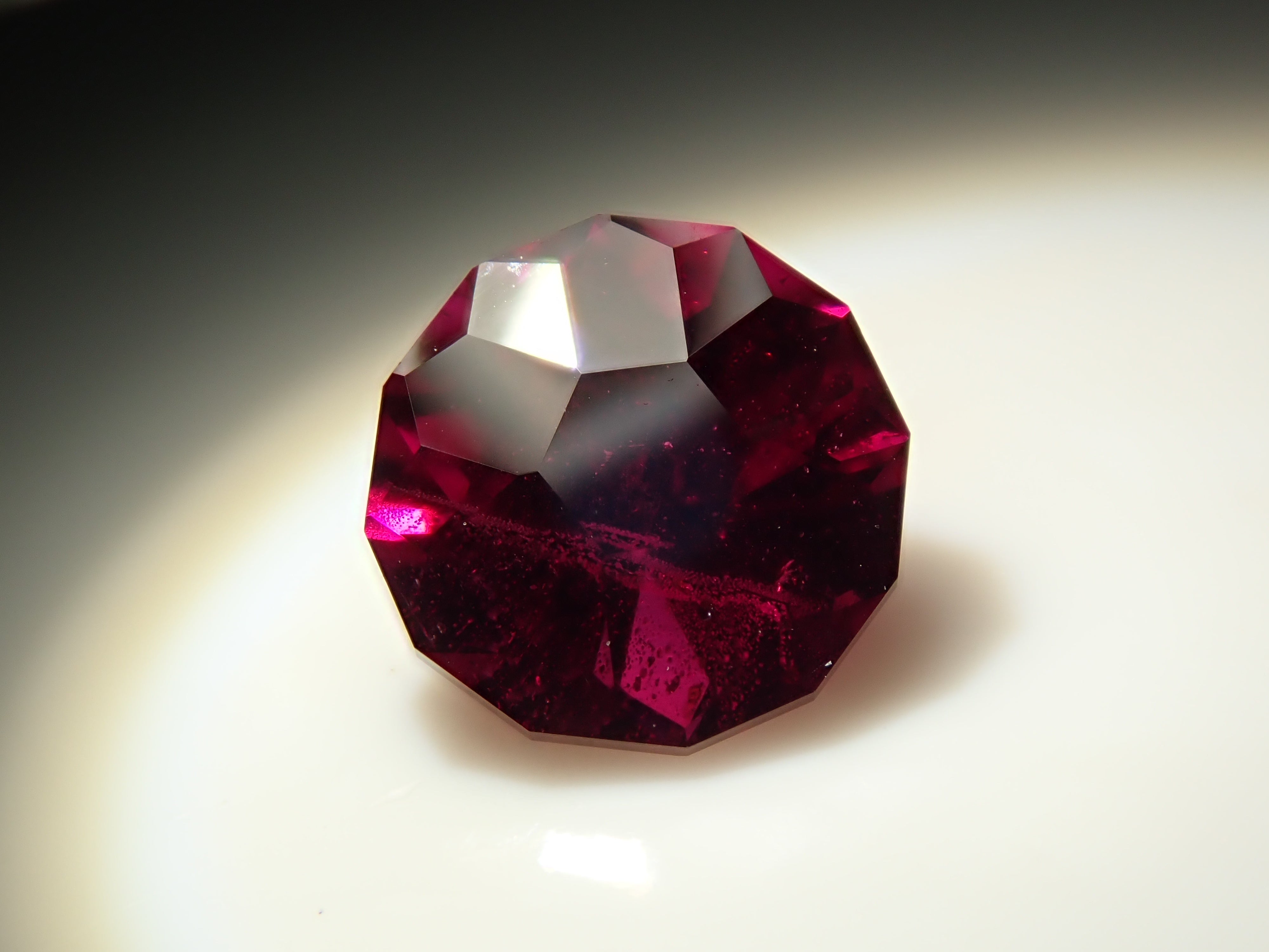 【12561906掲載】タンザニア産ロードライトガーネット 1.084ctルース