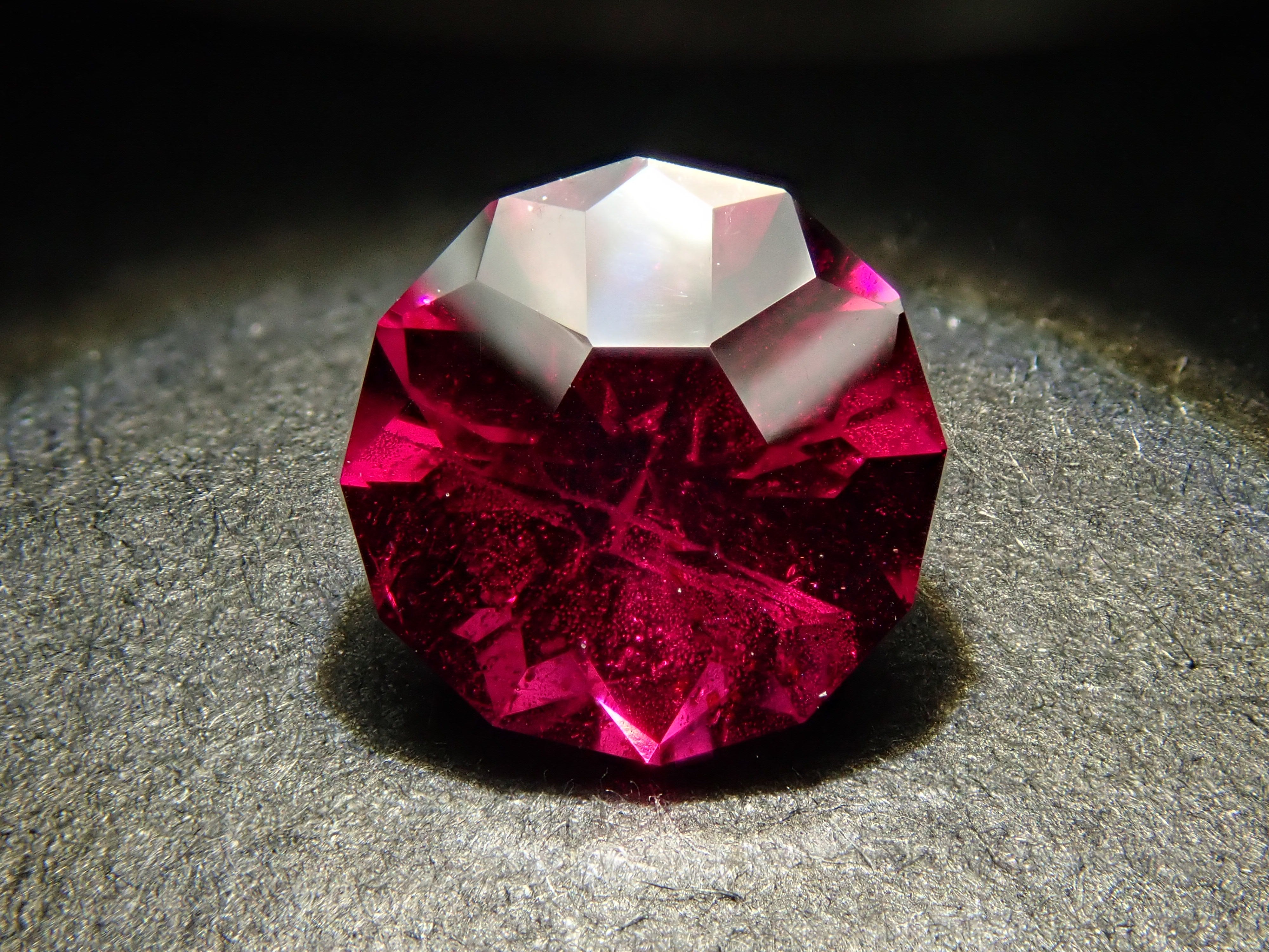 【12561906掲載】タンザニア産ロードライトガーネット 1.084ctルース