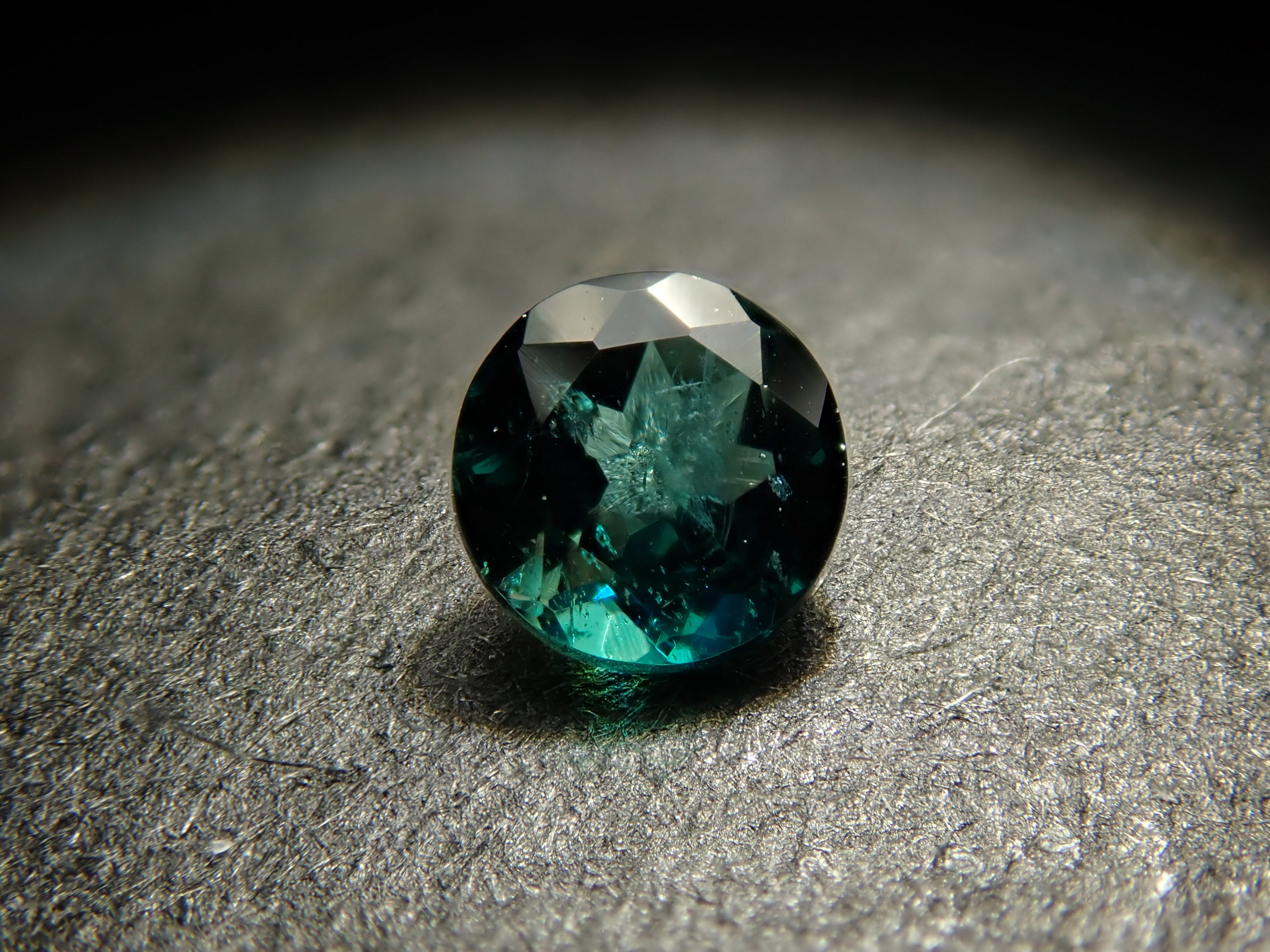 マダガスカル産グランディディエライト 0.109ctルース