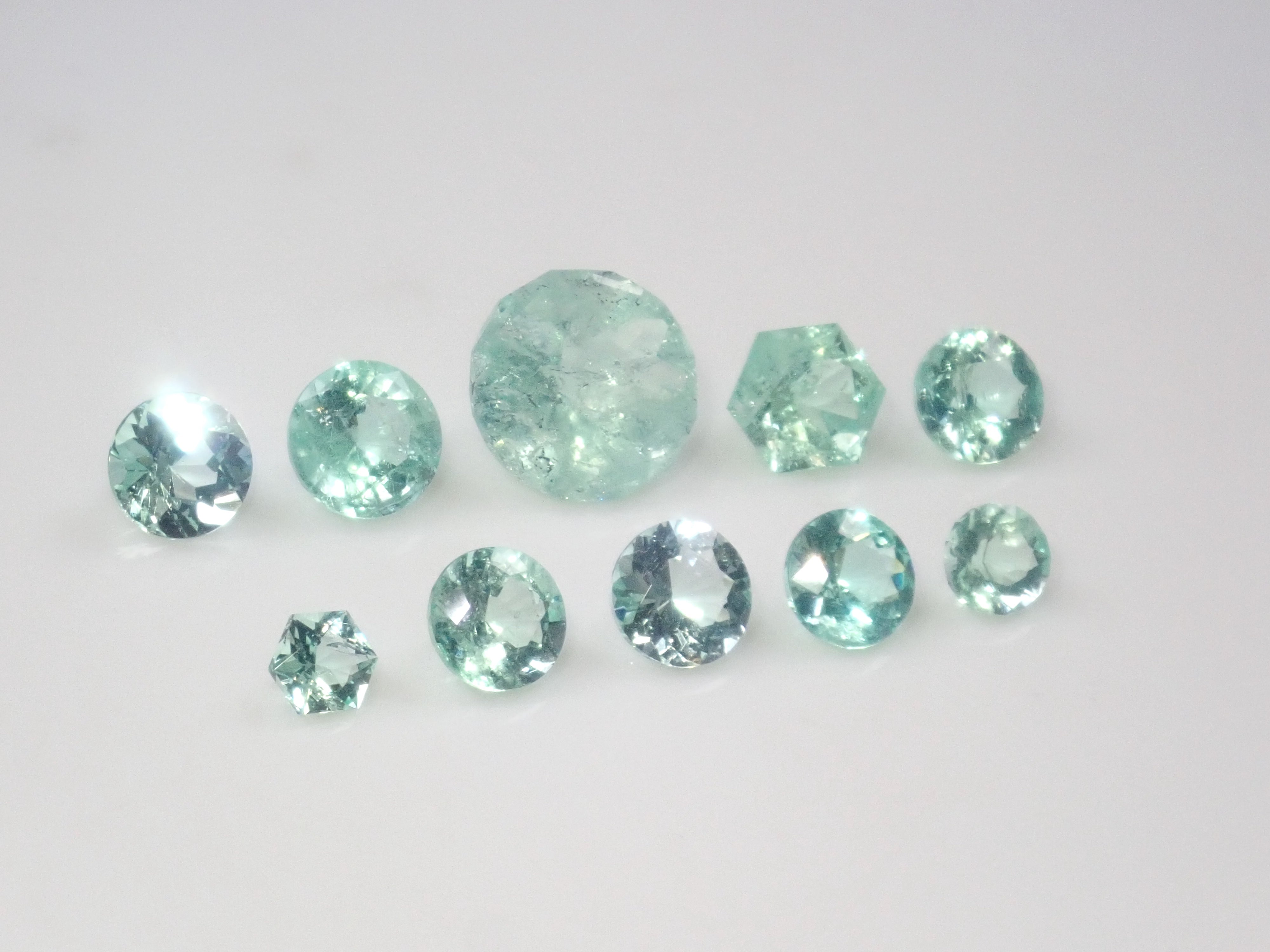 《Limited to 20 Stones》Emerald Gacha: Win a 2.2ct Columbia Emerald Koshu-Kiseki Cut (normally 79,800 yen) or an Emerald Cat's Eye! 《Multiple Purchase Discount Available》
