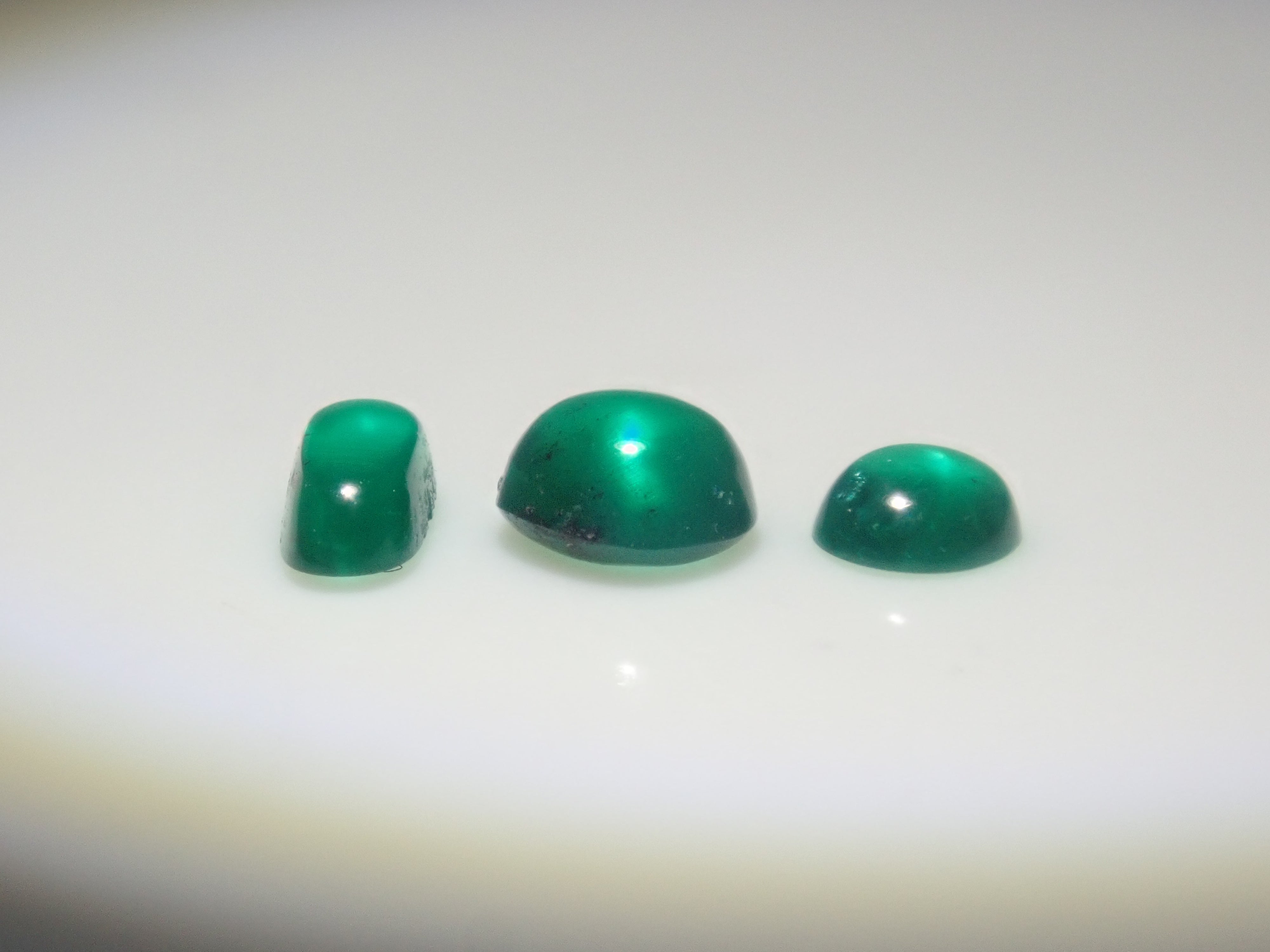 《Limited to 20 Stones》Emerald Gacha: Win a 2.2ct Columbia Emerald Koshu-Kiseki Cut (normally 79,800 yen) or an Emerald Cat's Eye! 《Multiple Purchase Discount Available》