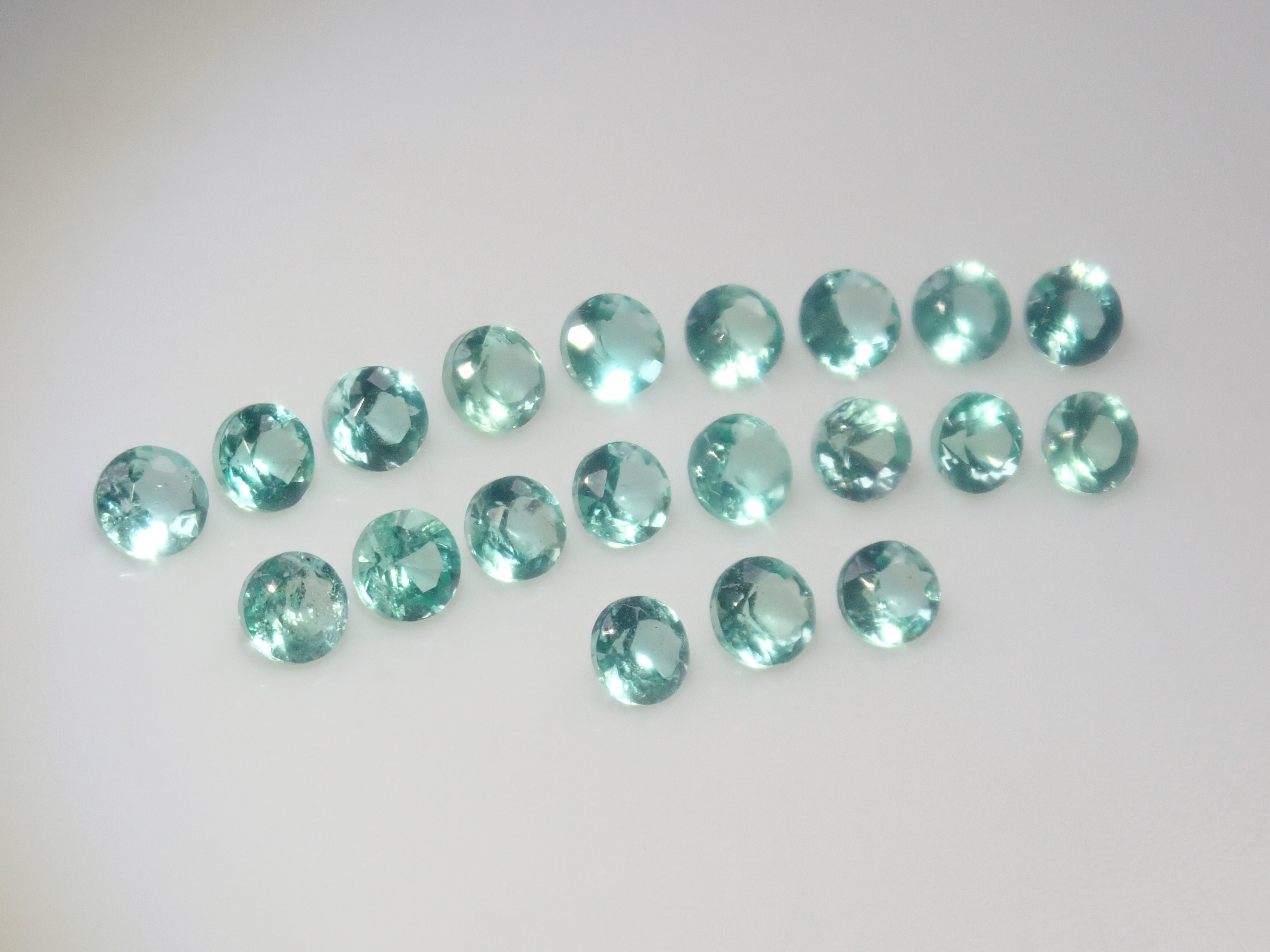《Limited to 20 Stones》Emerald Gacha: Win a 2.2ct Columbia Emerald Koshu-Kiseki Cut (normally 79,800 yen) or an Emerald Cat's Eye! 《Multiple Purchase Discount Available》
