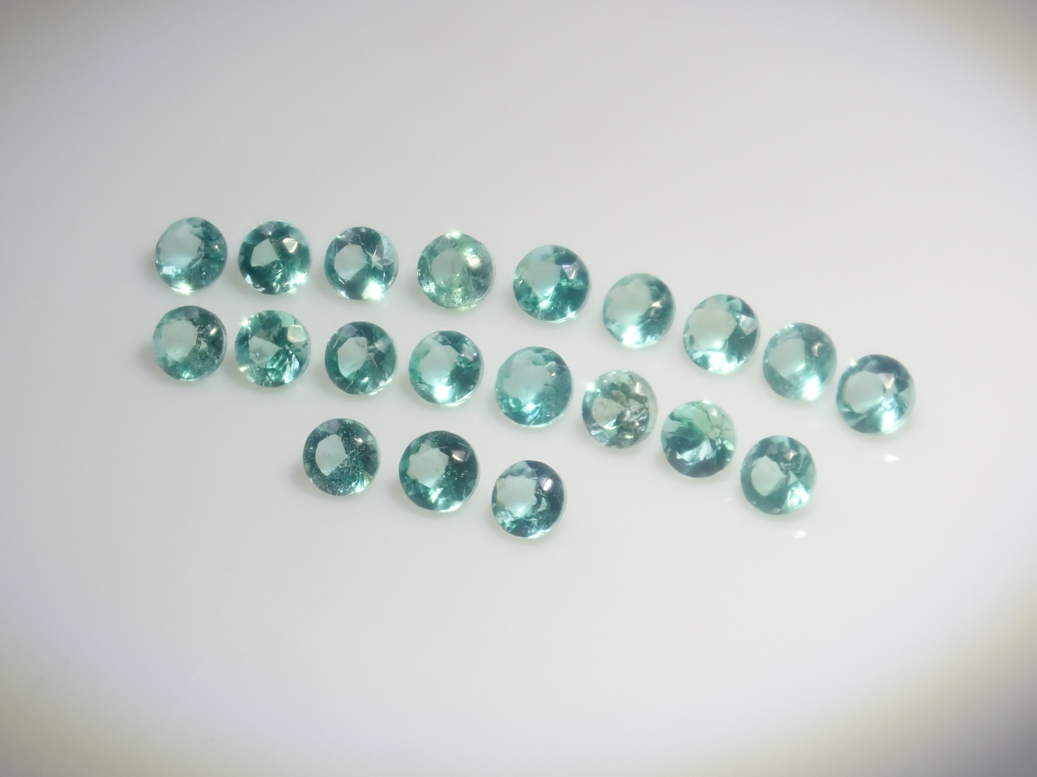 《Limited to 20 Stones》Emerald Gacha: Win a 2.2ct Columbia Emerald Koshu-Kiseki Cut (normally 79,800 yen) or an Emerald Cat's Eye! 《Multiple Purchase Discount Available》