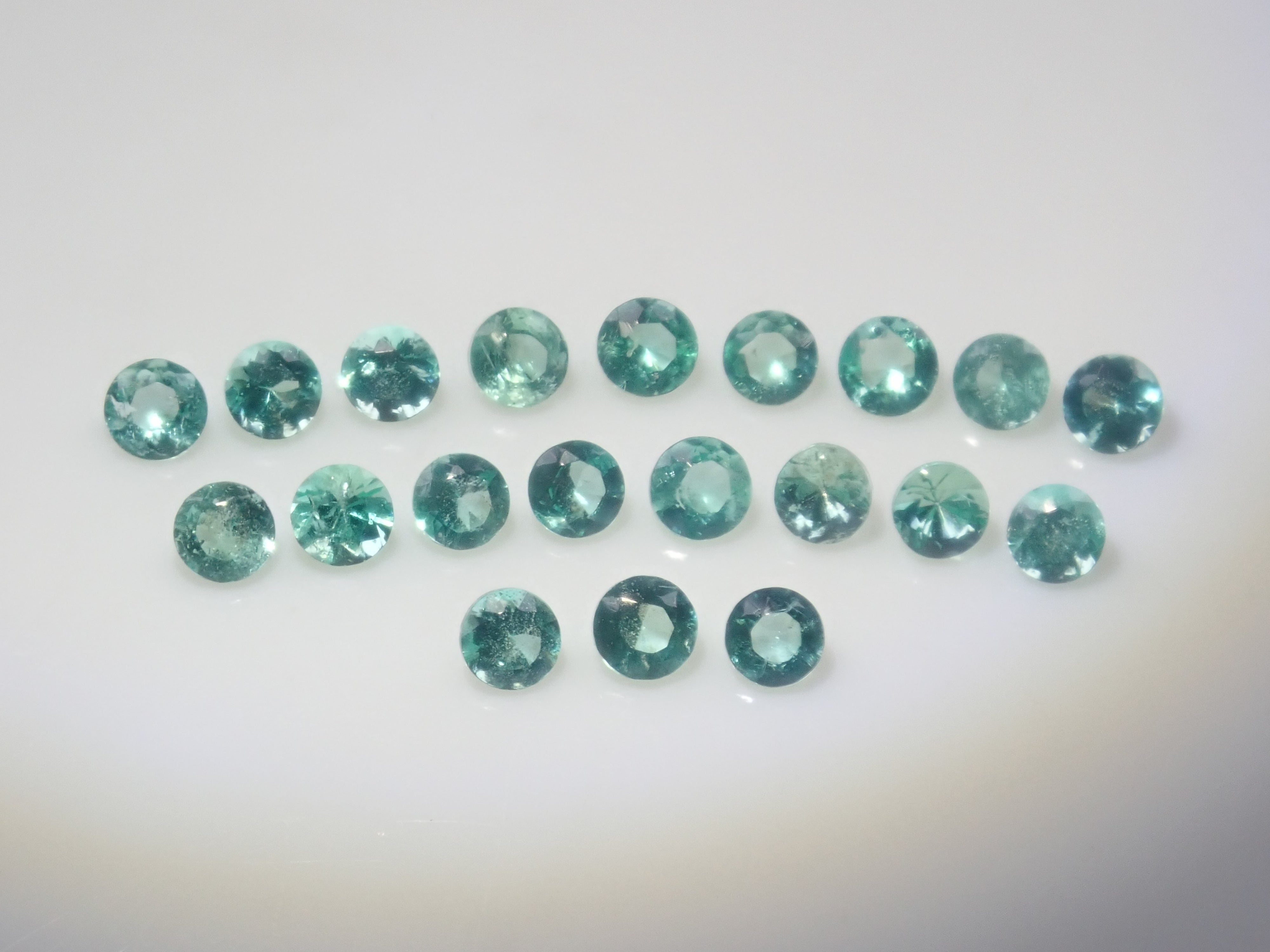 《Limited to 20 Stones》Emerald Gacha: Win a 2.2ct Columbia Emerald Koshu-Kiseki Cut (normally 79,800 yen) or an Emerald Cat's Eye! 《Multiple Purchase Discount Available》