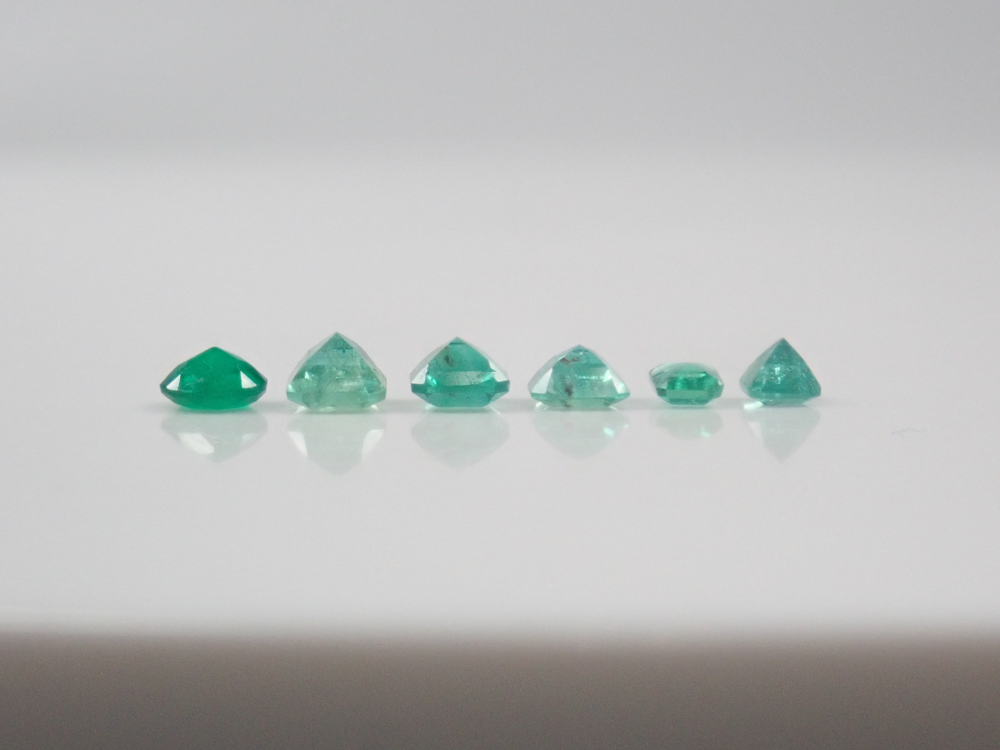 《Limited to 20 Stones》Emerald Gacha: Win a 2.2ct Columbia Emerald Koshu-Kiseki Cut (normally 79,800 yen) or an Emerald Cat's Eye! 《Multiple Purchase Discount Available》