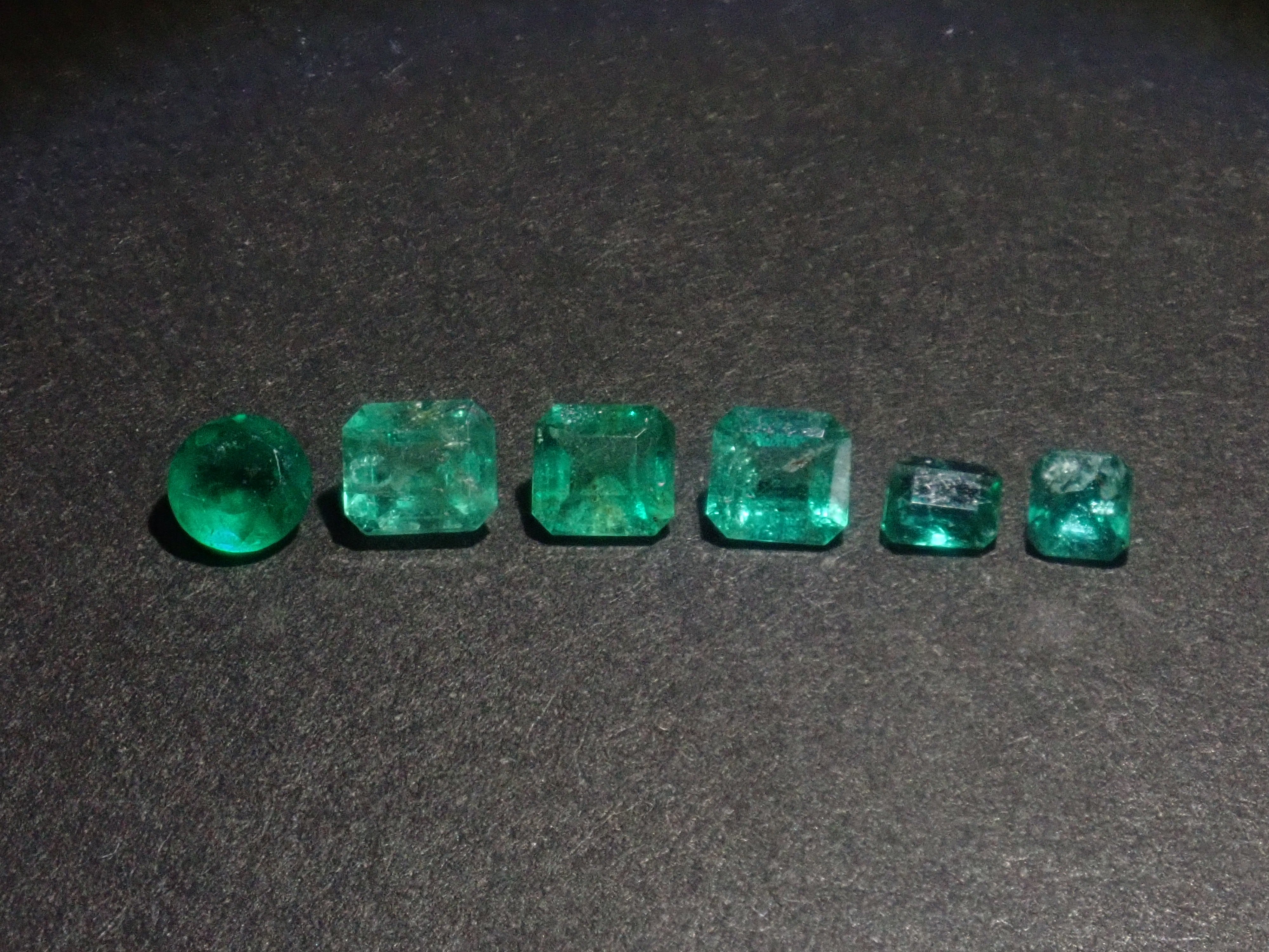 《Limited to 20 Stones》Emerald Gacha: Win a 2.2ct Columbia Emerald Koshu-Kiseki Cut (normally 79,800 yen) or an Emerald Cat's Eye! 《Multiple Purchase Discount Available》
