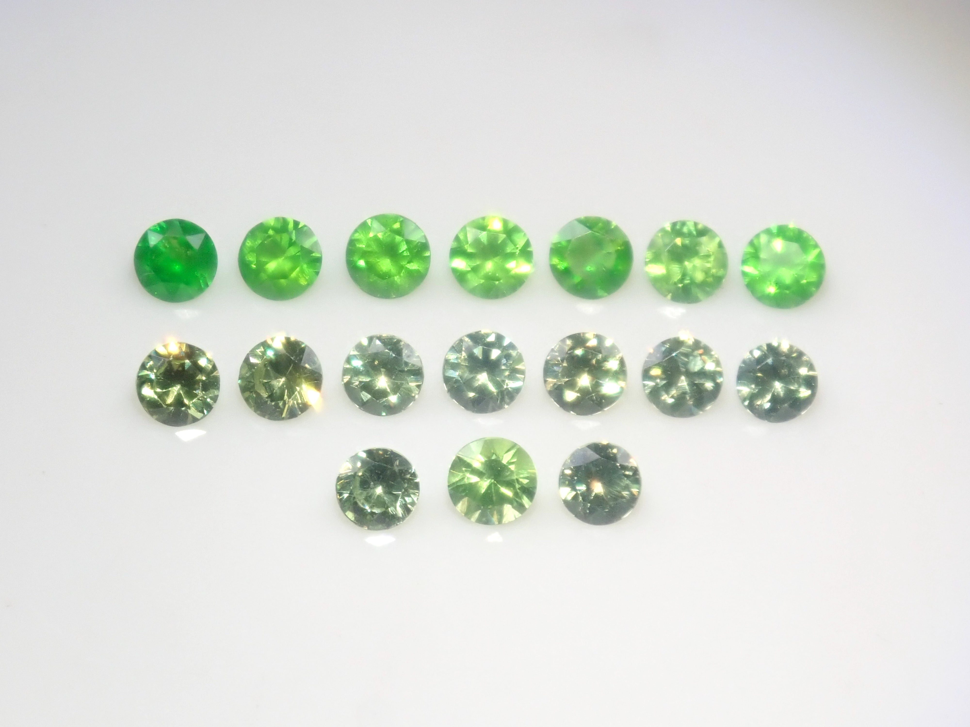 《Limited to 20 stones》Demantoid Garnet Gacha, including Russian demantoid garnets, normally priced at 69,800 yen 《Multiple purchase discount available》