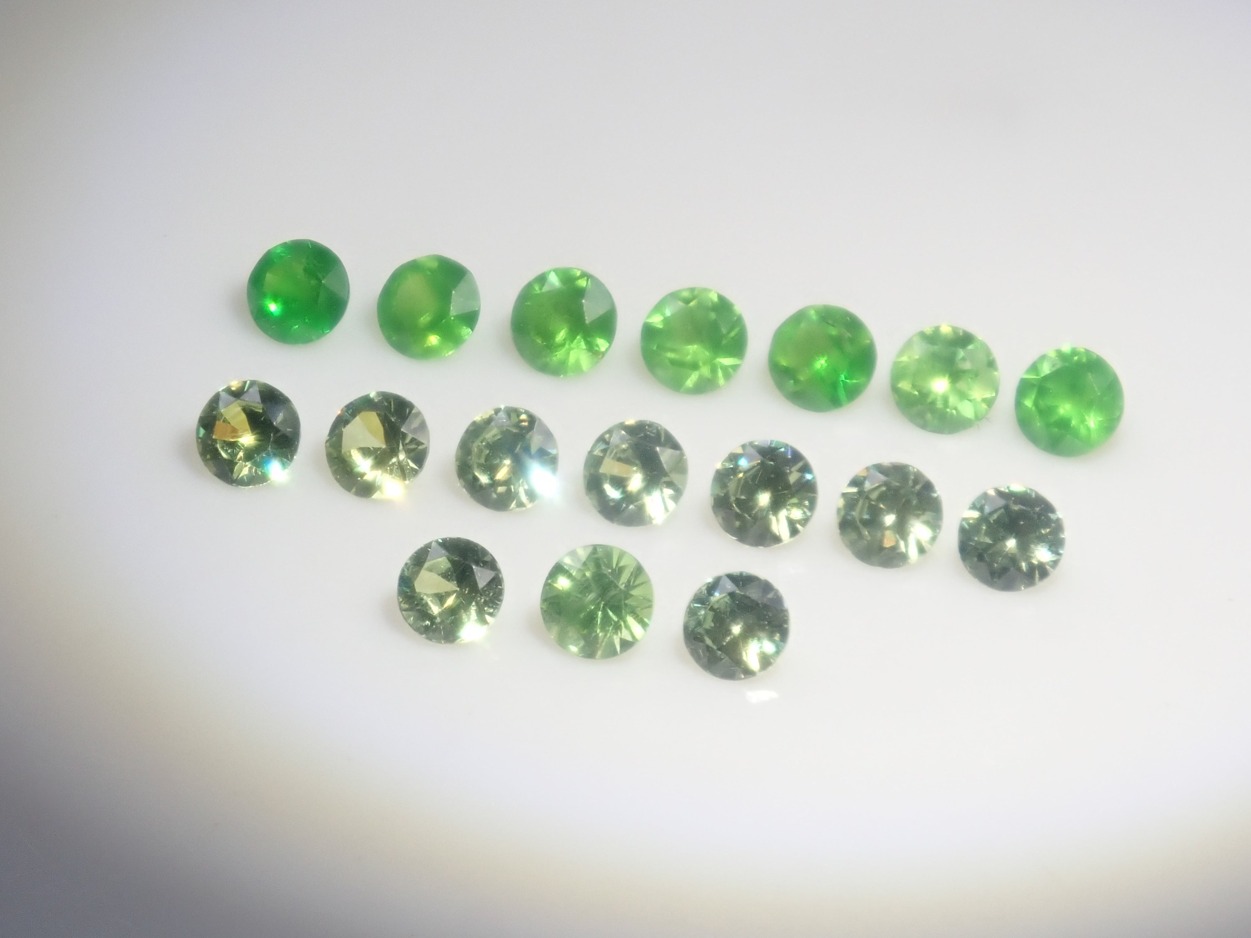 《Limited to 20 stones》Demantoid Garnet Gacha, including Russian demantoid garnets, normally priced at 69,800 yen 《Multiple purchase discount available》