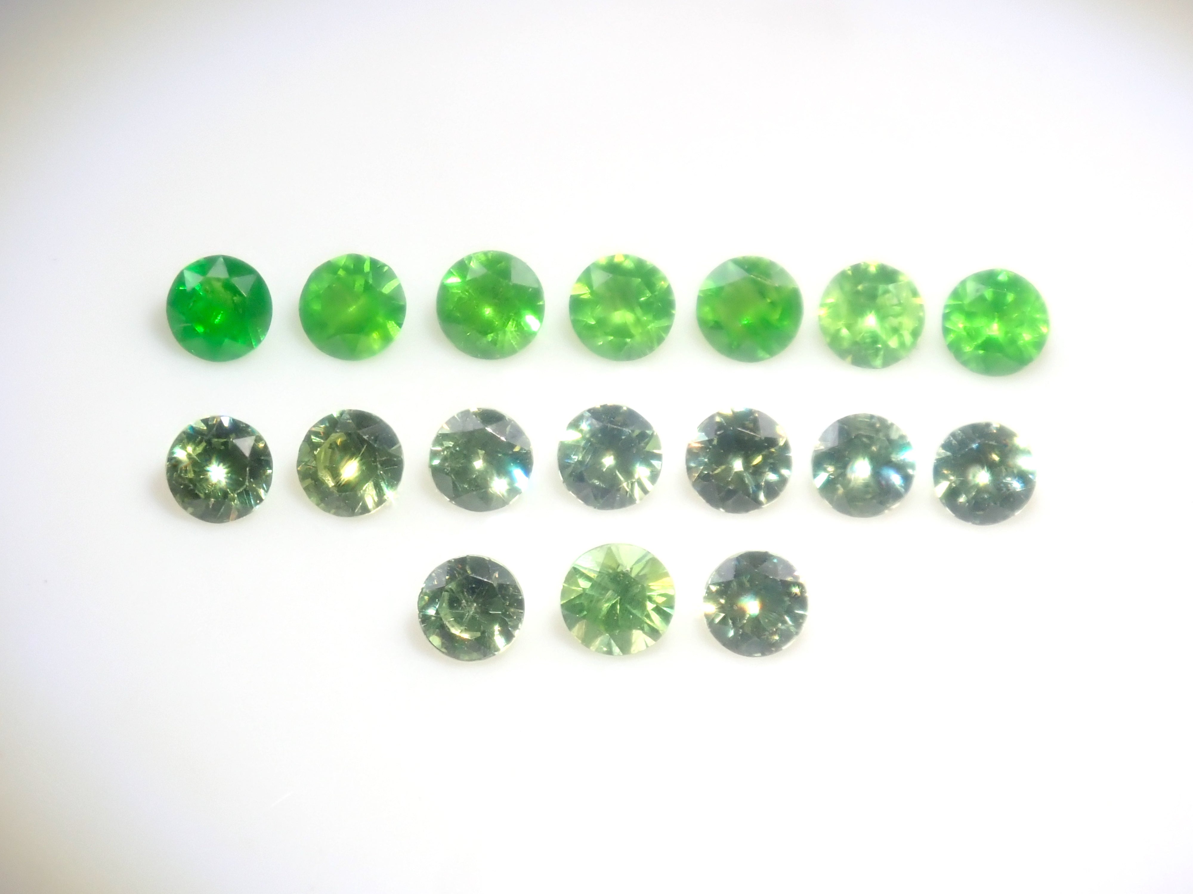 《Limited to 20 stones》Demantoid Garnet Gacha, including Russian demantoid garnets, normally priced at 69,800 yen 《Multiple purchase discount available》