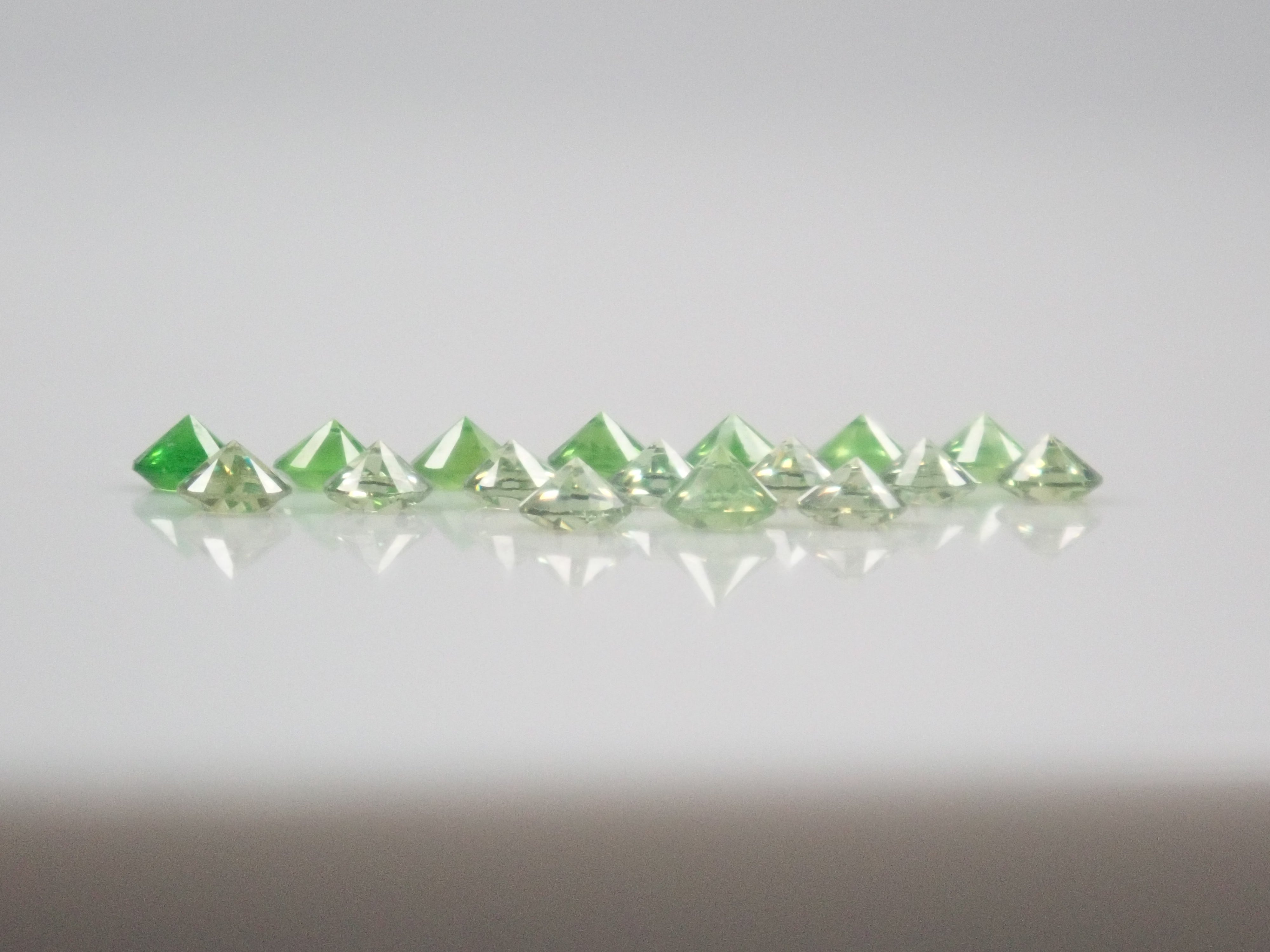 《Limited to 20 stones》Demantoid Garnet Gacha, including Russian demantoid garnets, normally priced at 69,800 yen 《Multiple purchase discount available》