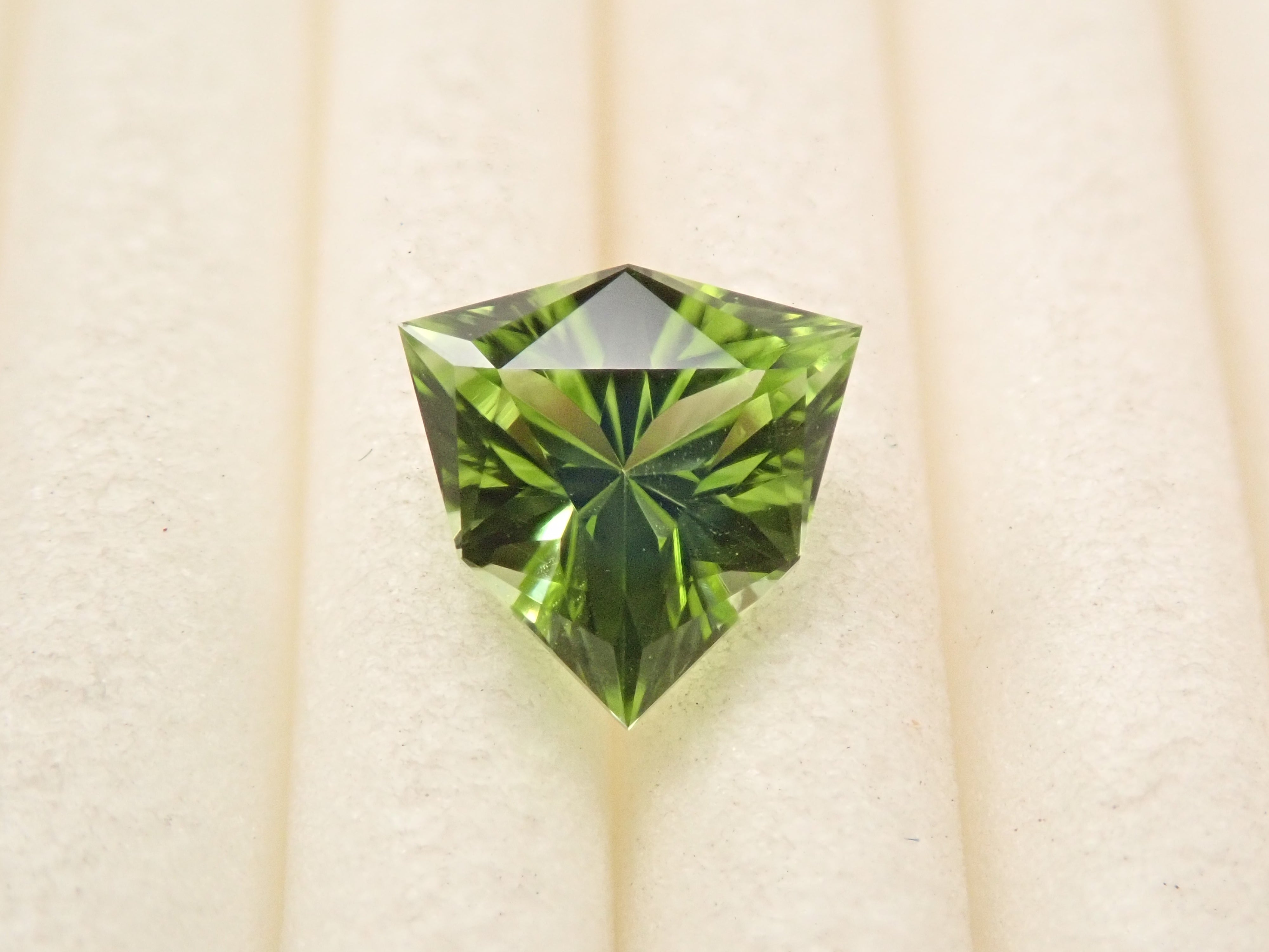 アメリカ産ペリドット 0.643ctルース