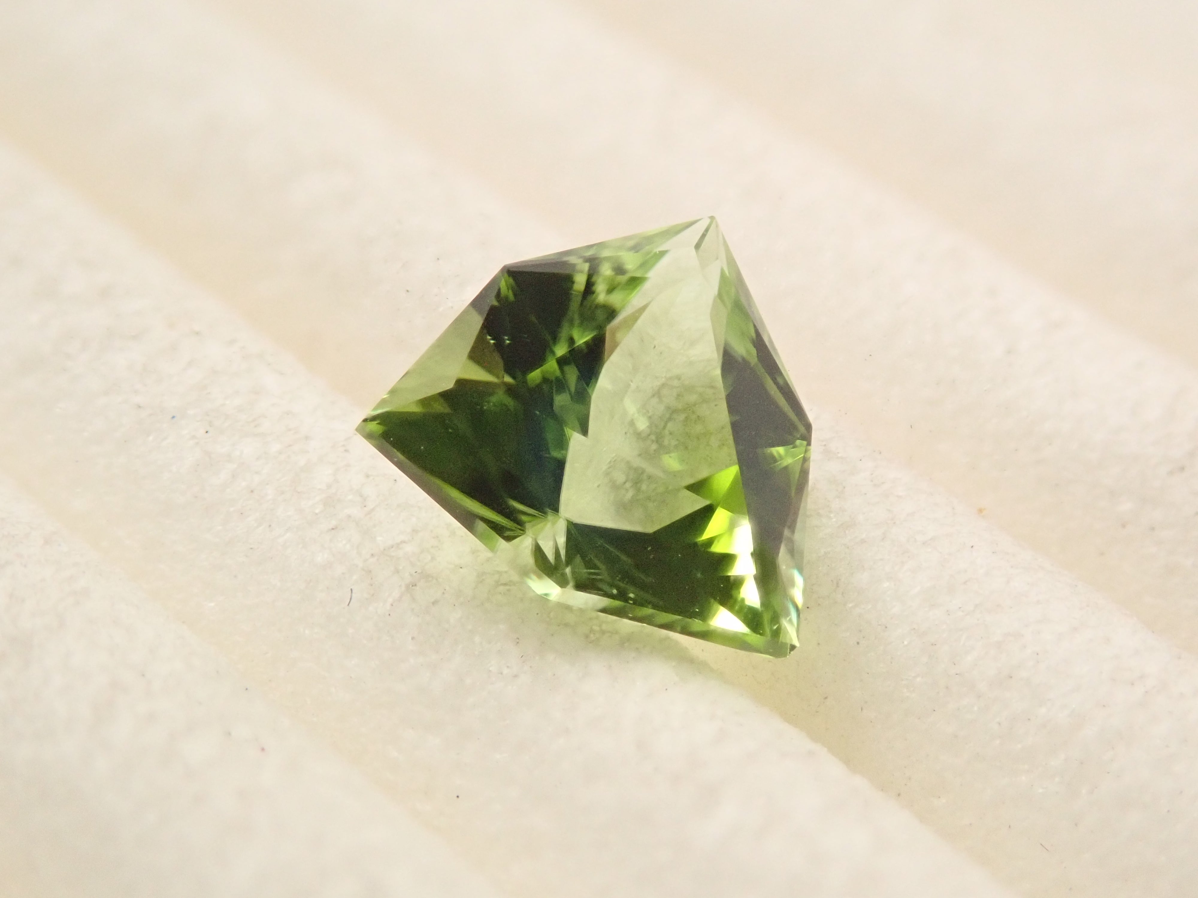 アメリカ産ペリドット 0.643ctルース